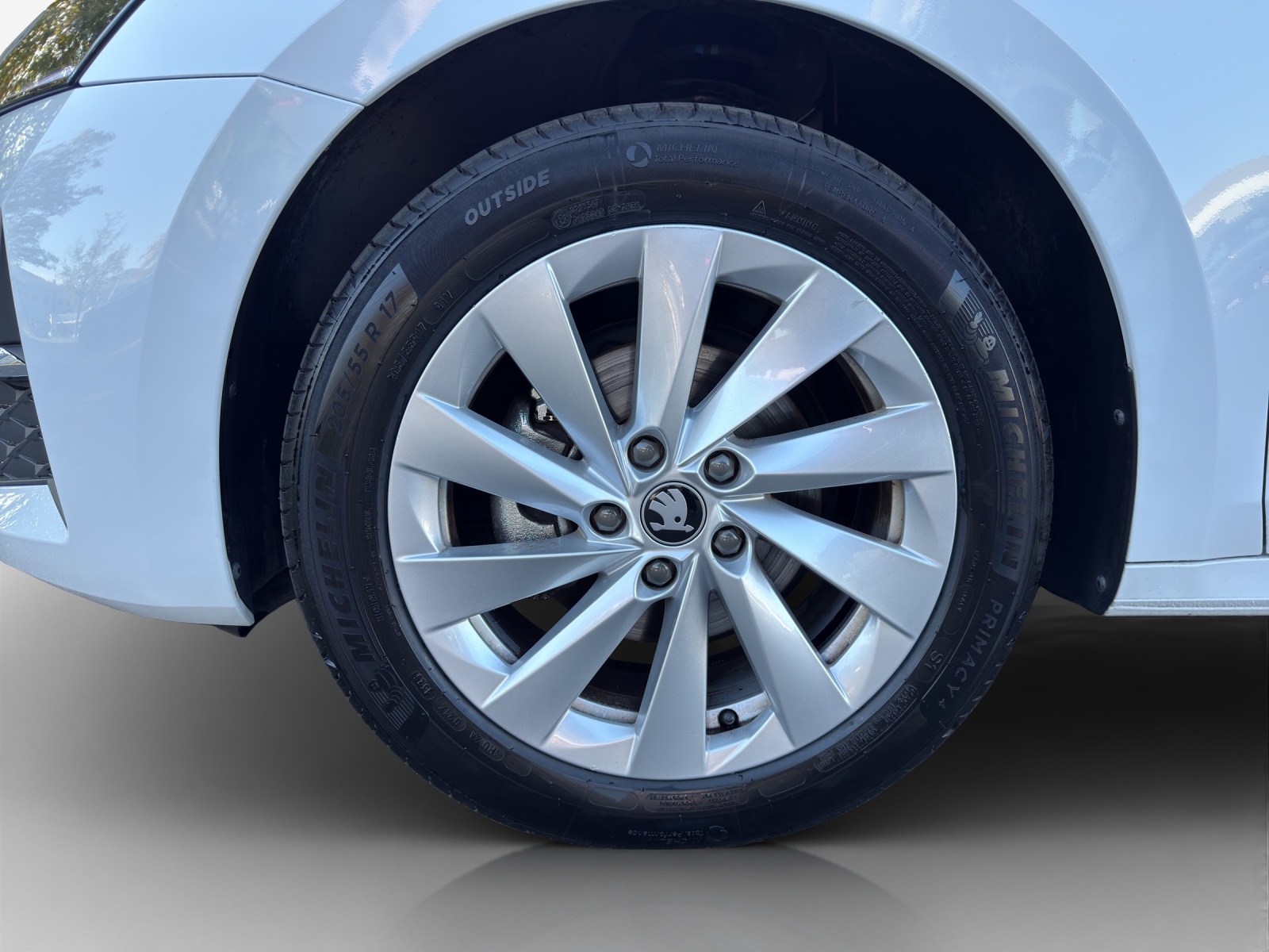 SKODA Octavia Combi 2.0 TDI DSG Selection-image-13