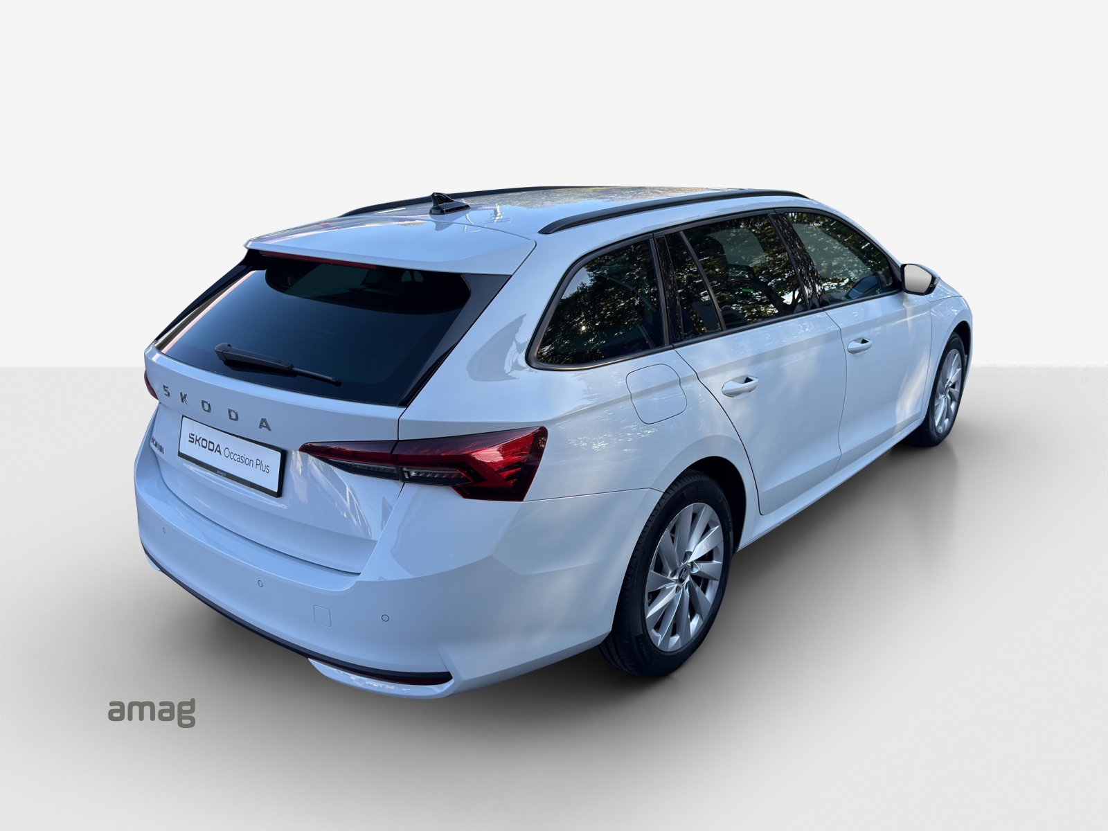 SKODA Octavia Combi 2.0 TDI DSG Selection-image-4