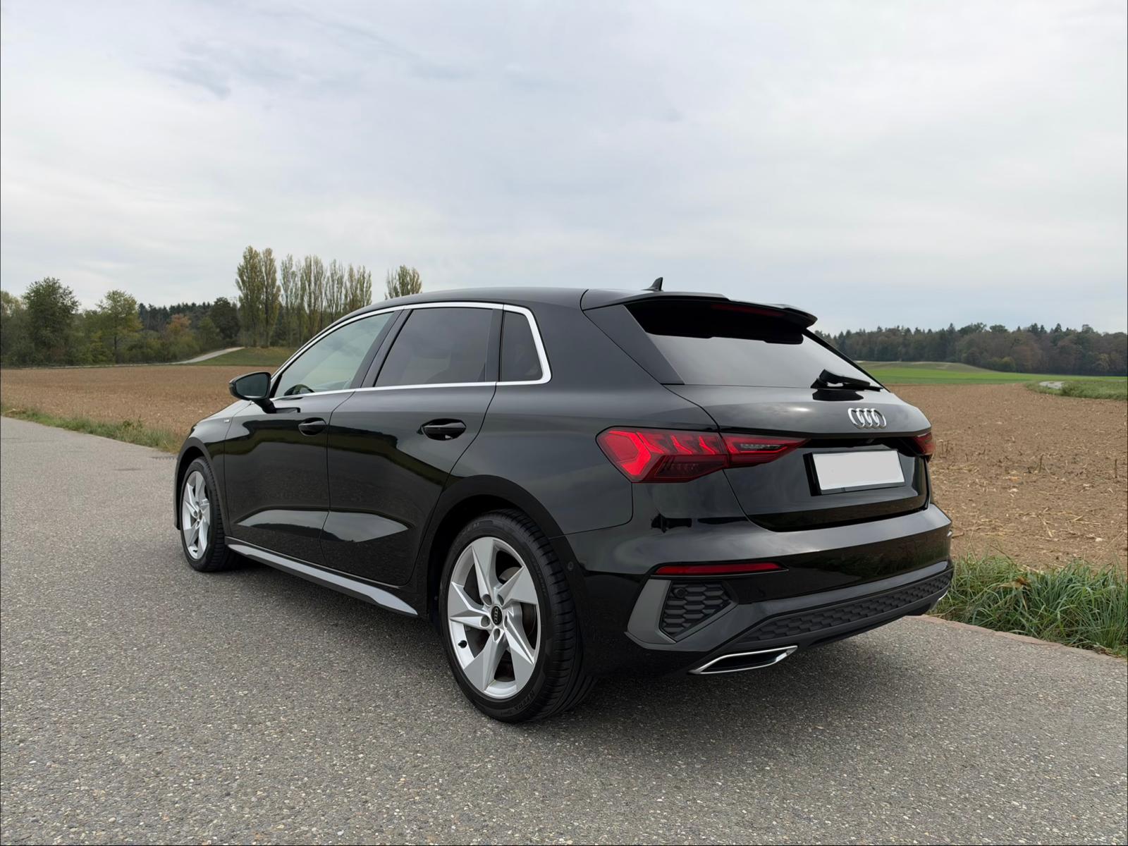 AUDI A3 1.5 35 TFSI S Line Attraction S-Tronic-image-2