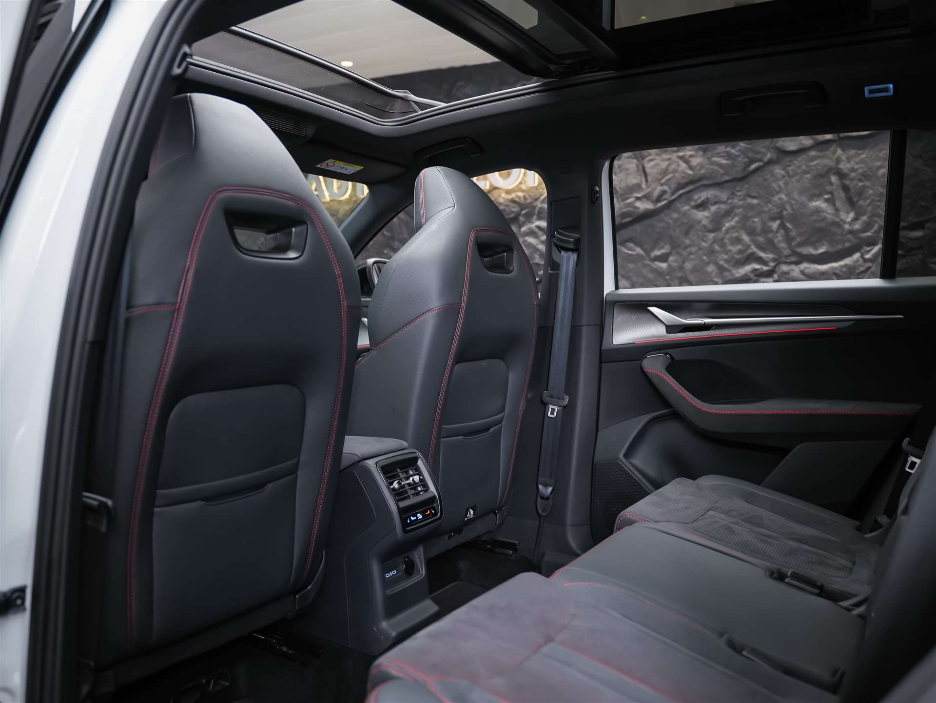 SKODA Kodiaq 2.0 TSI RS 4x4 *Head Up*Panorama*Standheizung*-image-12