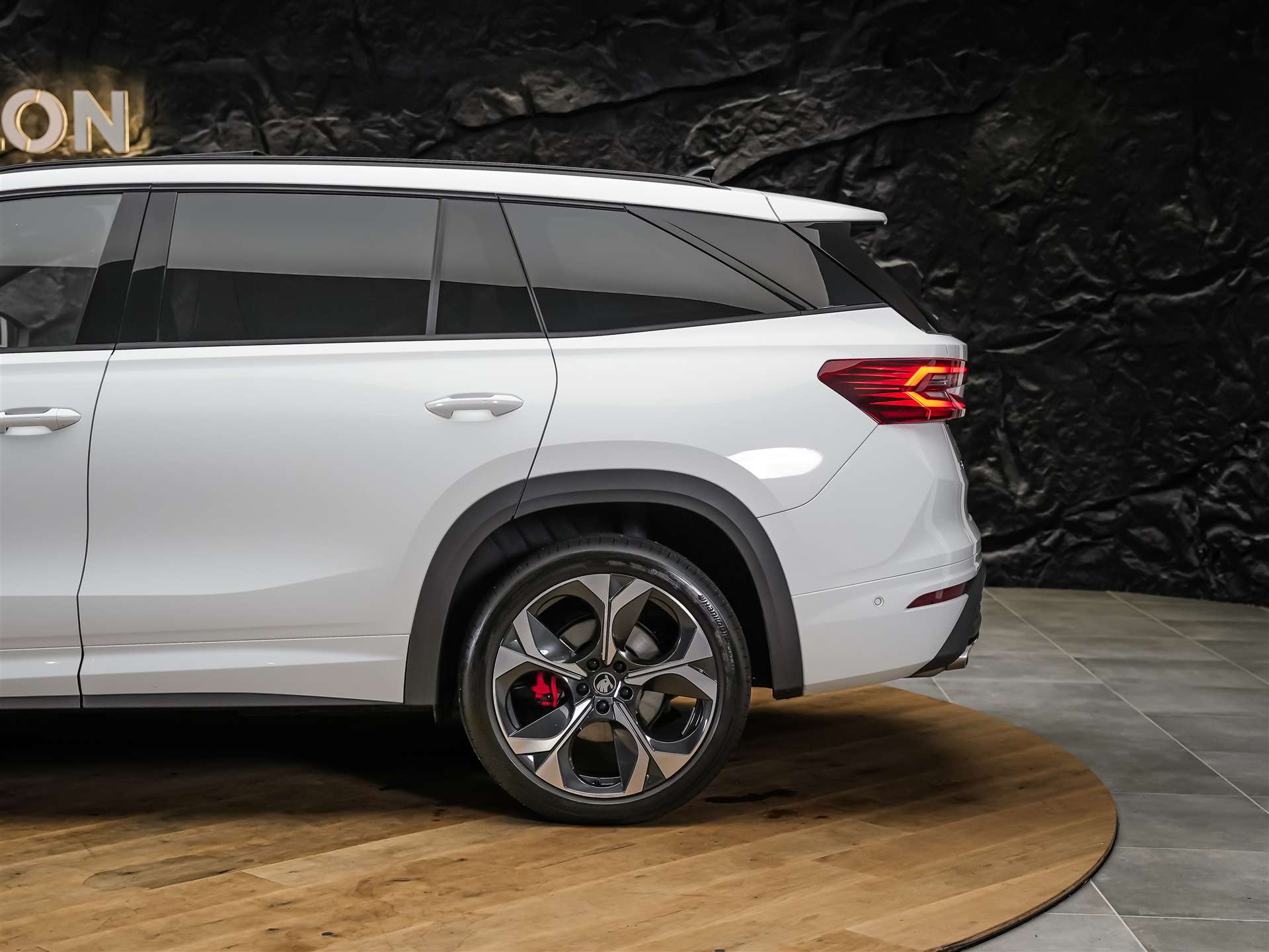 SKODA Kodiaq 2.0 TSI RS 4x4 *Head Up*Panorama*Standheizung*-image-20