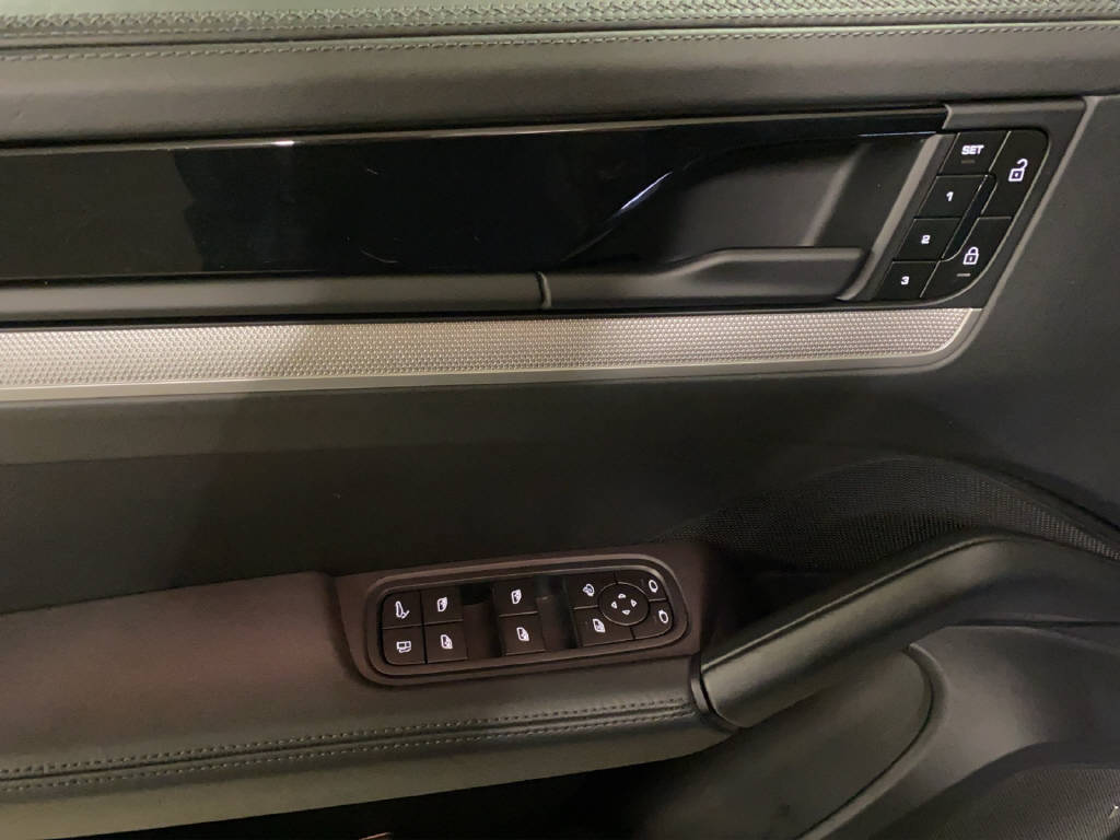 PORSCHE Cayenne 3.0 V6 E-Hybrid-image-11