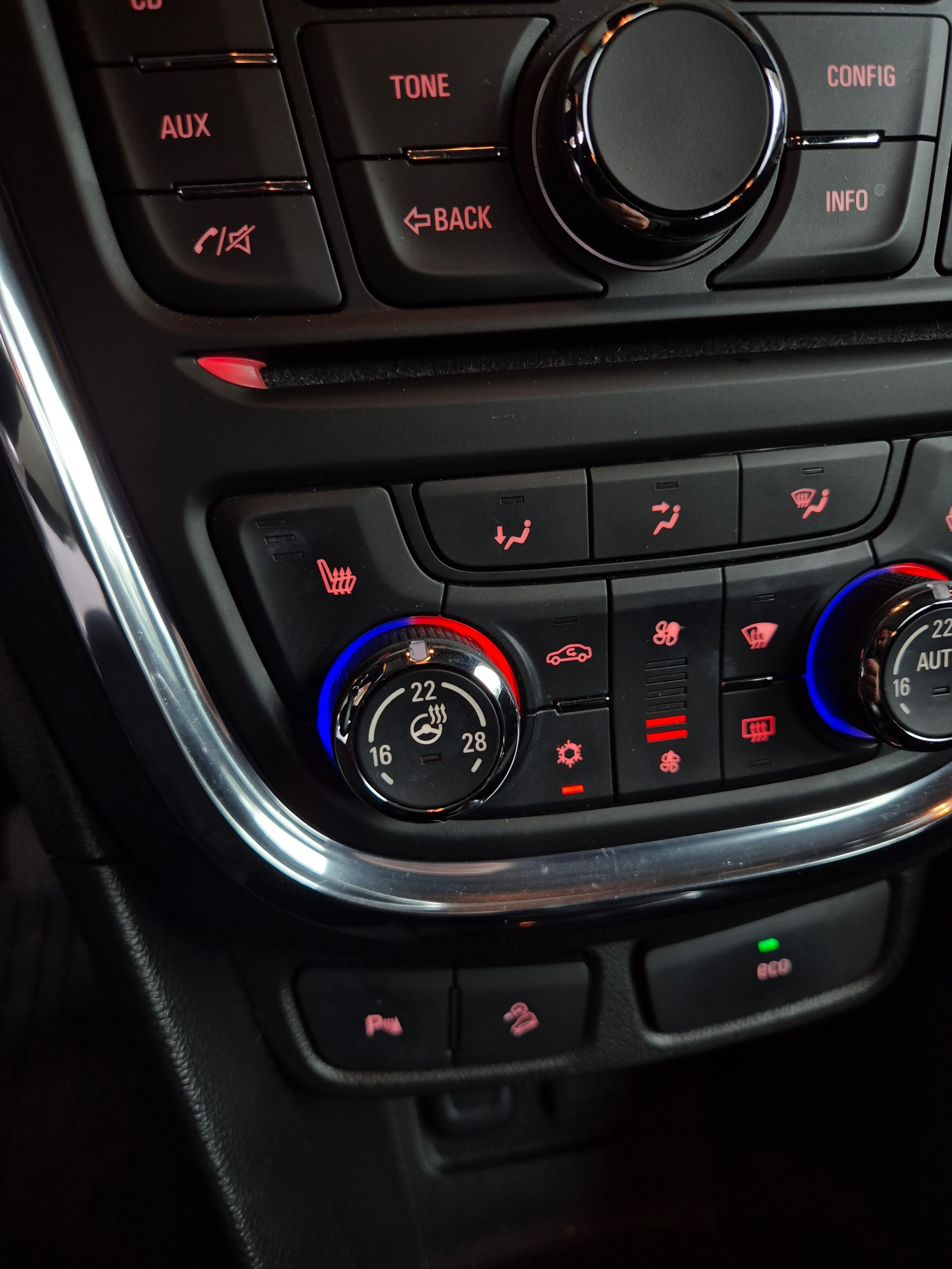 OPEL Mokka 1.4i 16V Turbo Cosmo 4WD-image-8