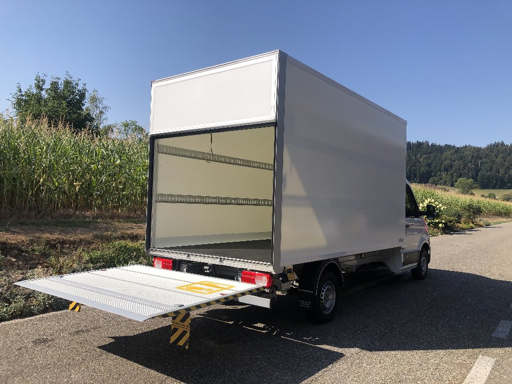VW Crafter 35 2.0 BiTDI Champion HD L4 Koffer Hebebühne RWD Automat-image-0