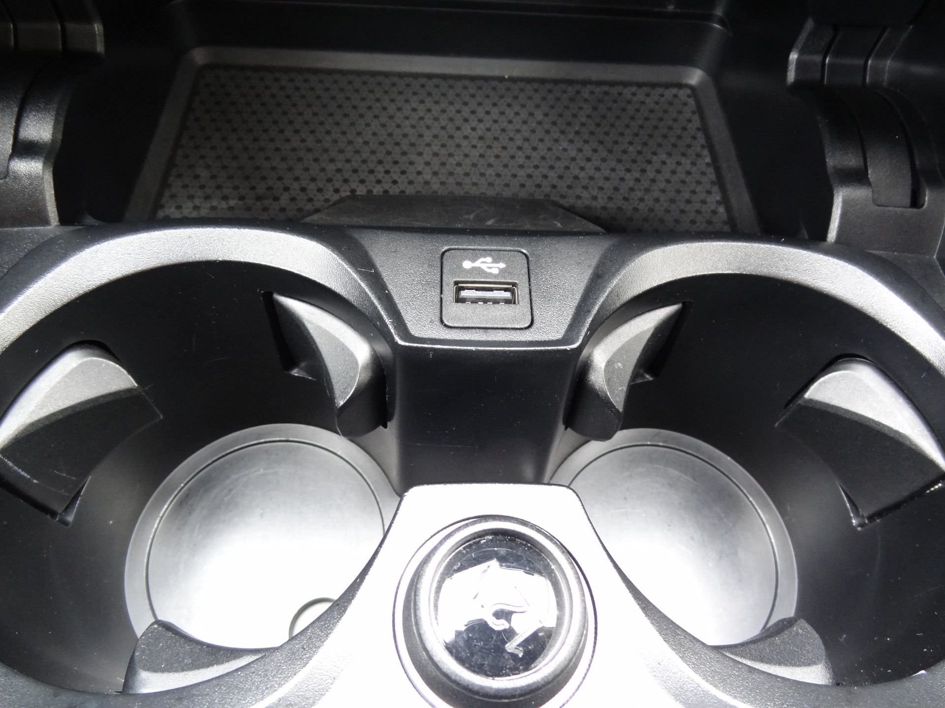 BMW 330e x DriveTouring Steptronic-image-24