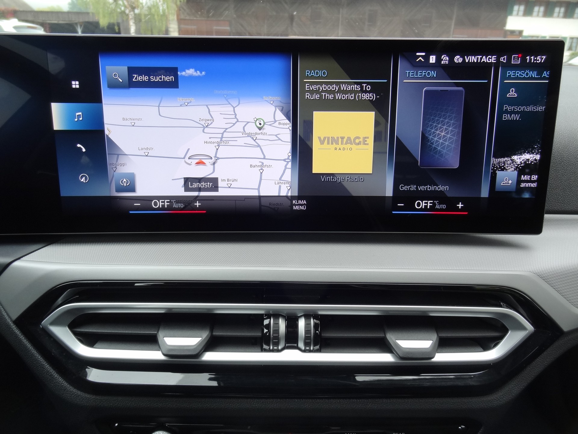 BMW 330e x DriveTouring Steptronic-image-15