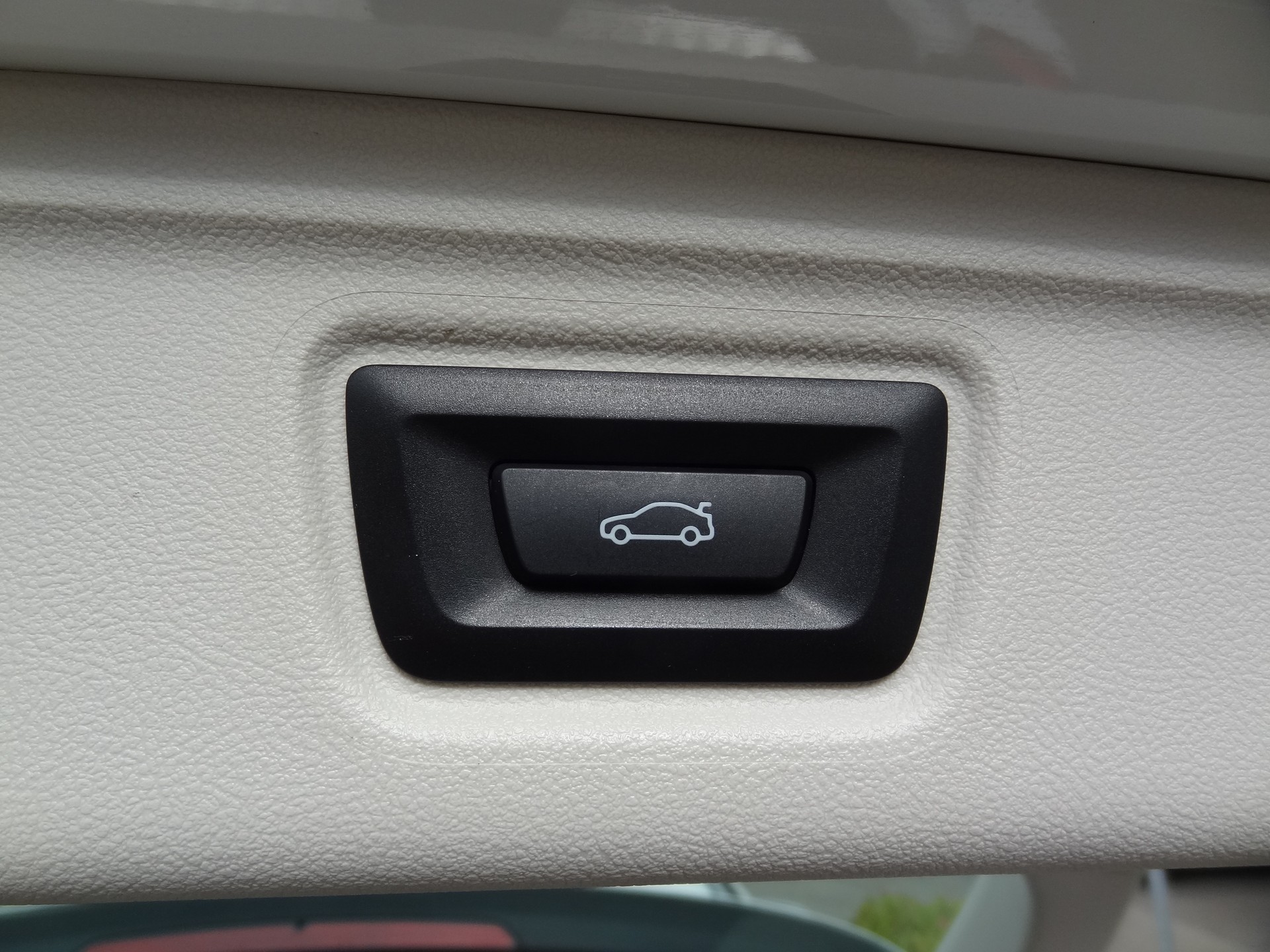 BMW 330e x DriveTouring Steptronic-image-29