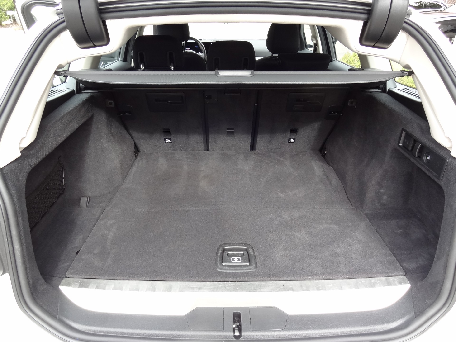 BMW 330e x DriveTouring Steptronic-image-30