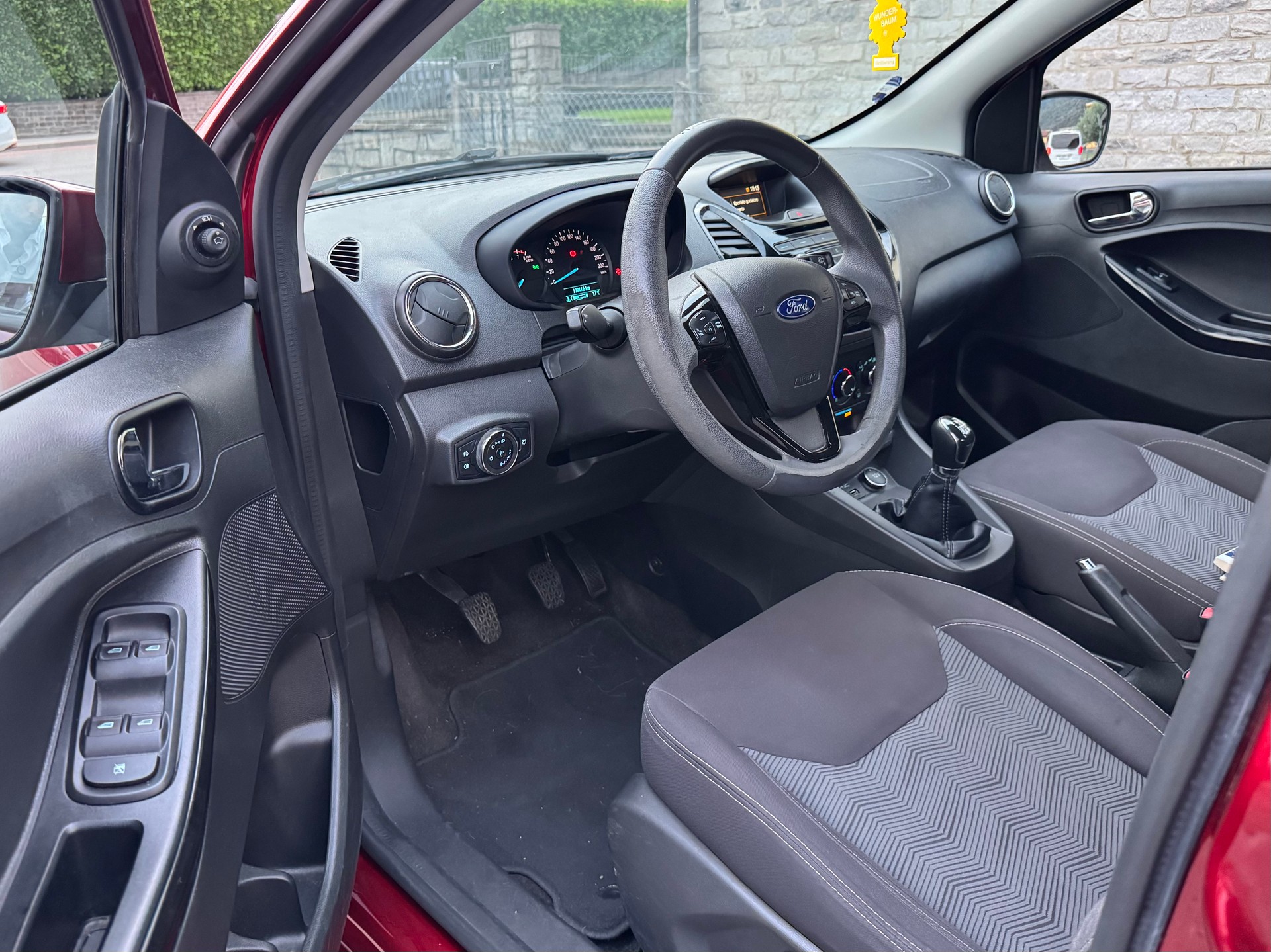 FORD KA+ 1.2 Ti-VCT Cool&Sound-image-8