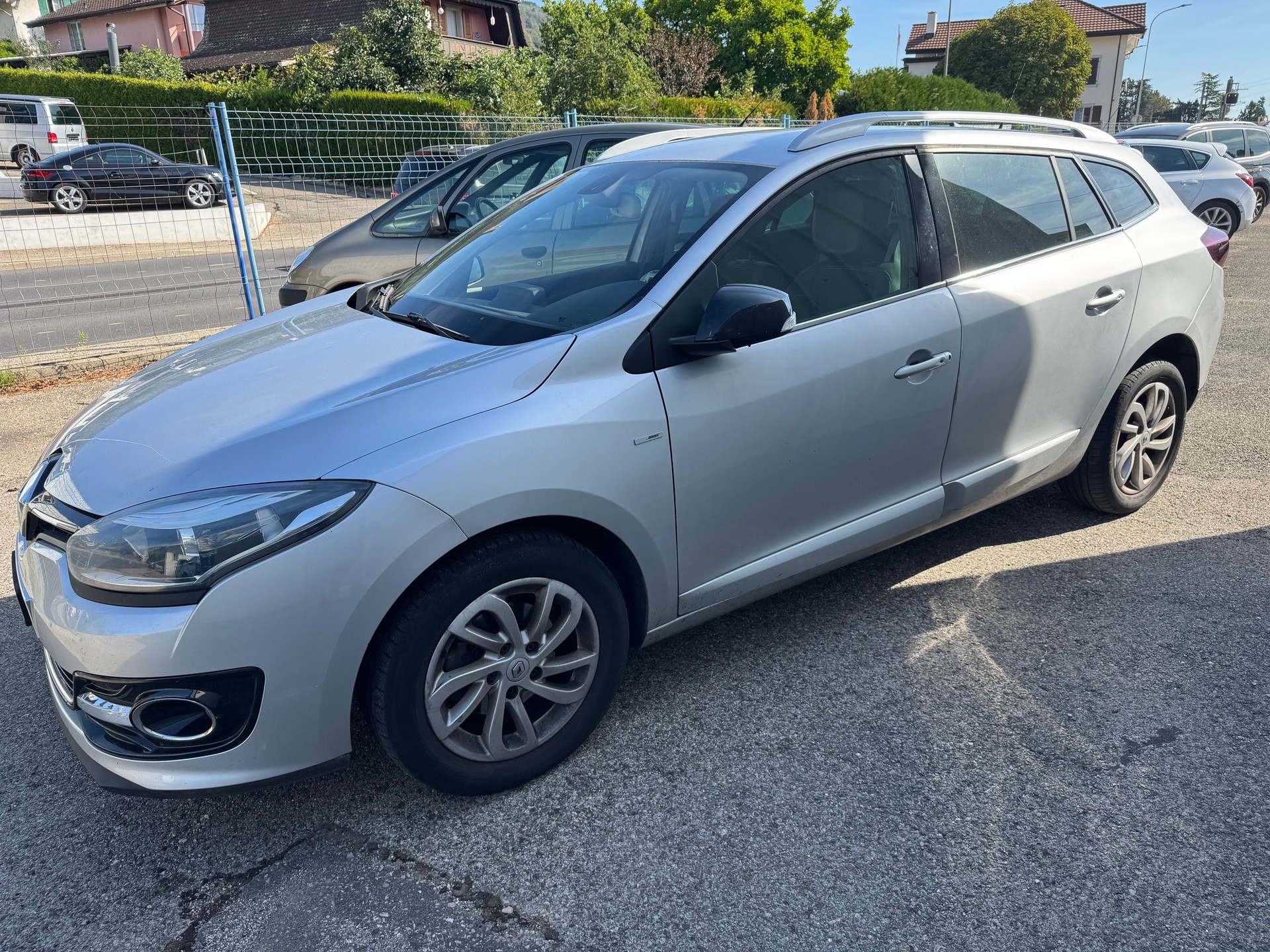 RENAULT Mégane Grandtour 1.2 16V Turbo Swiss Edition-image-2