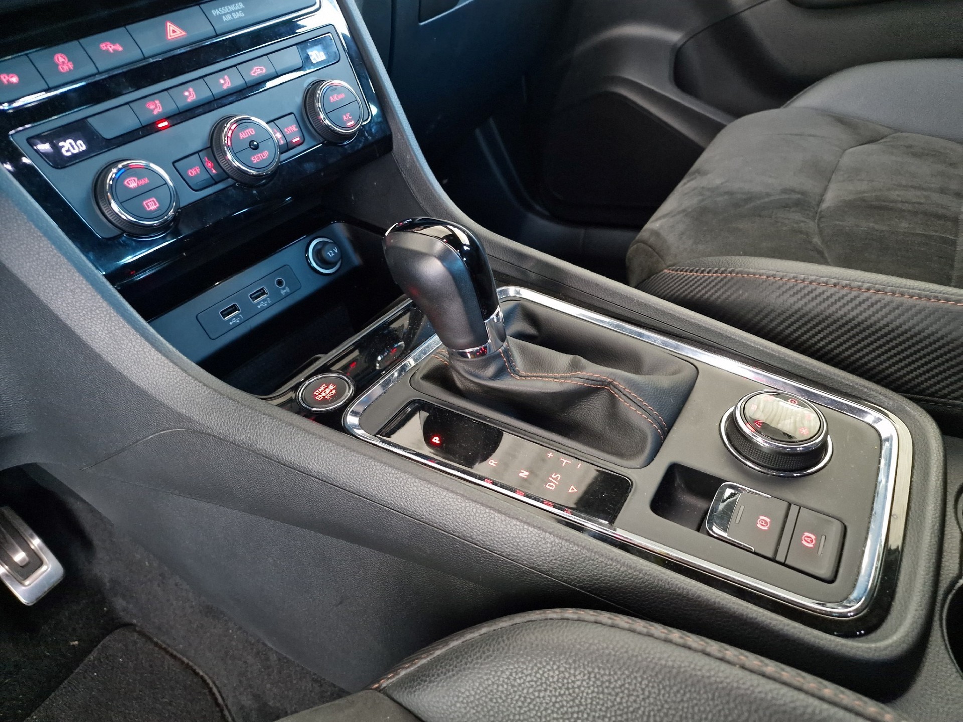 CUPRA Ateca 2.0TSI 4Drive DSG 8xBereift 24Mt Gara-image-12
