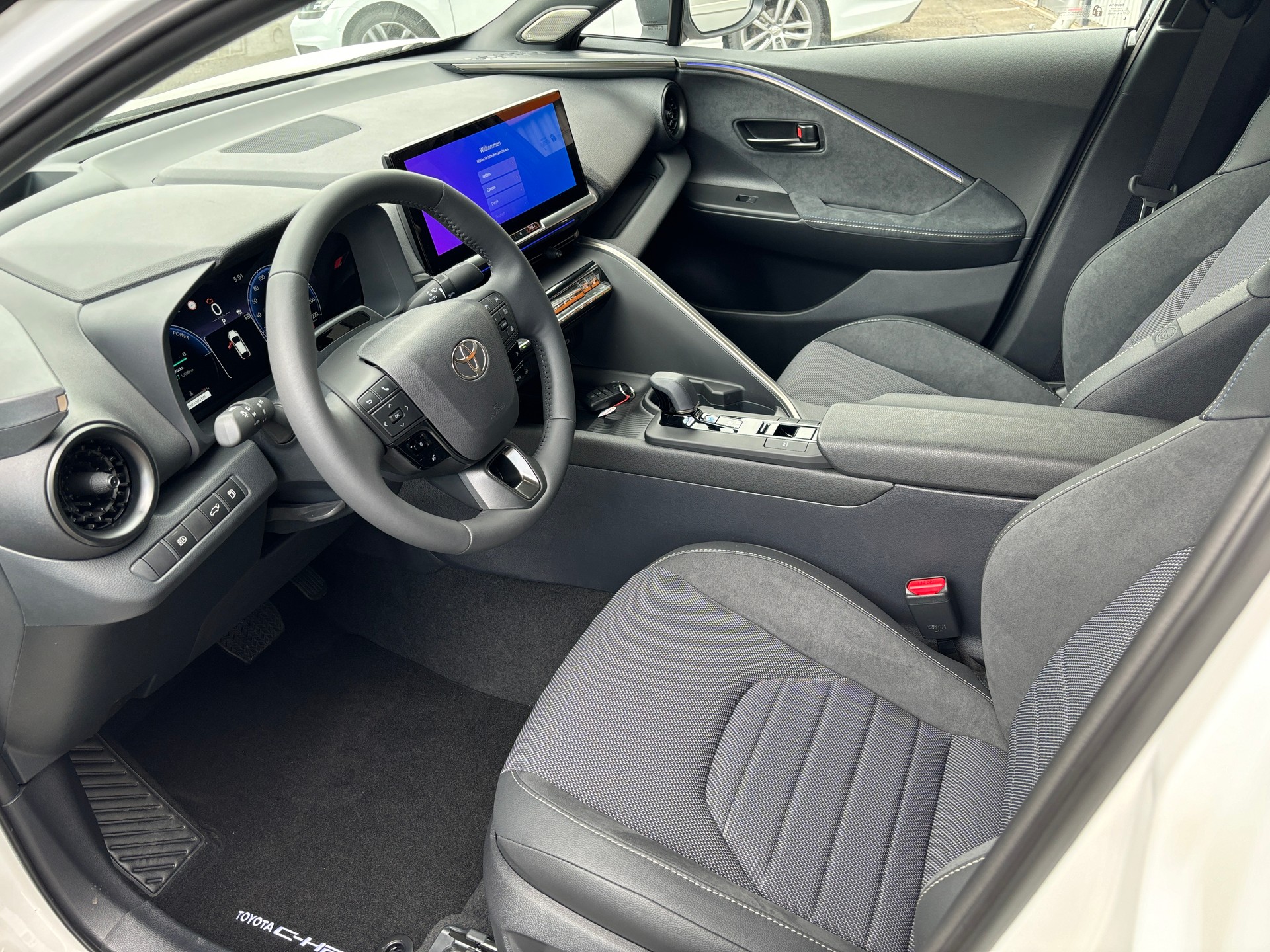 TOYOTA C-HR 2.0 HSD CVT Style 4WD-image-6