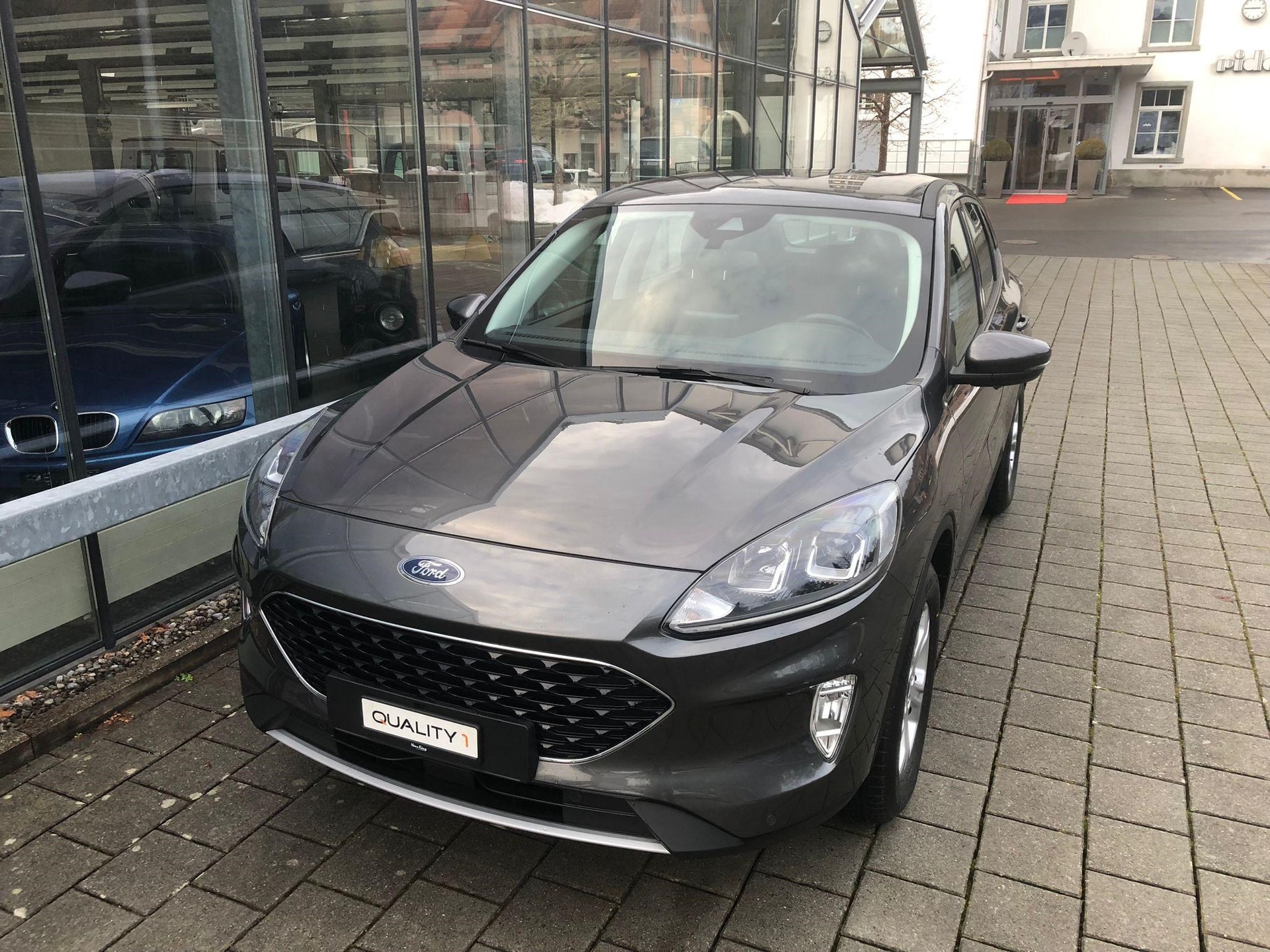 FORD Kuga 2.0 EcoBlue Cool & Connect 4x4-showroom-element-1