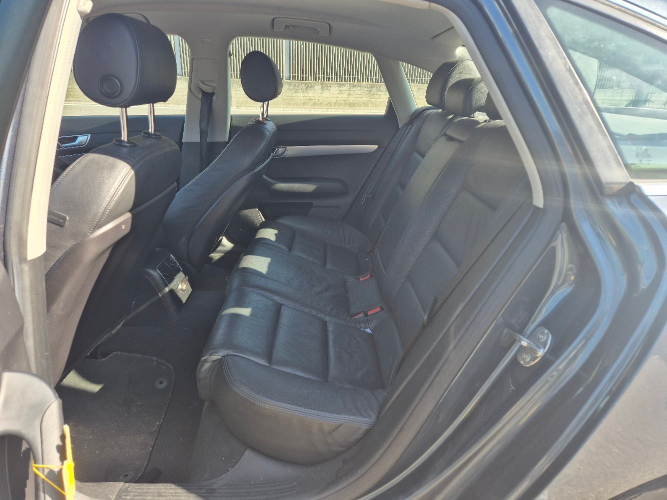 AUDI A6 2.4 V6-image-8