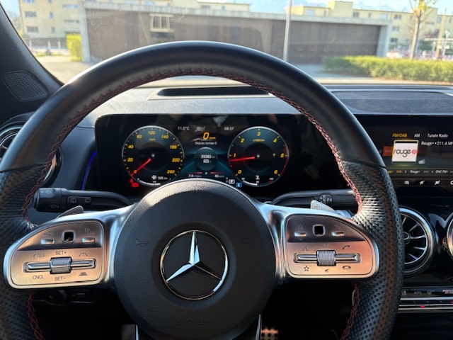 MERCEDES-BENZ GLB 220 d 4Matic AMG Line 8G-Tronic-image-8