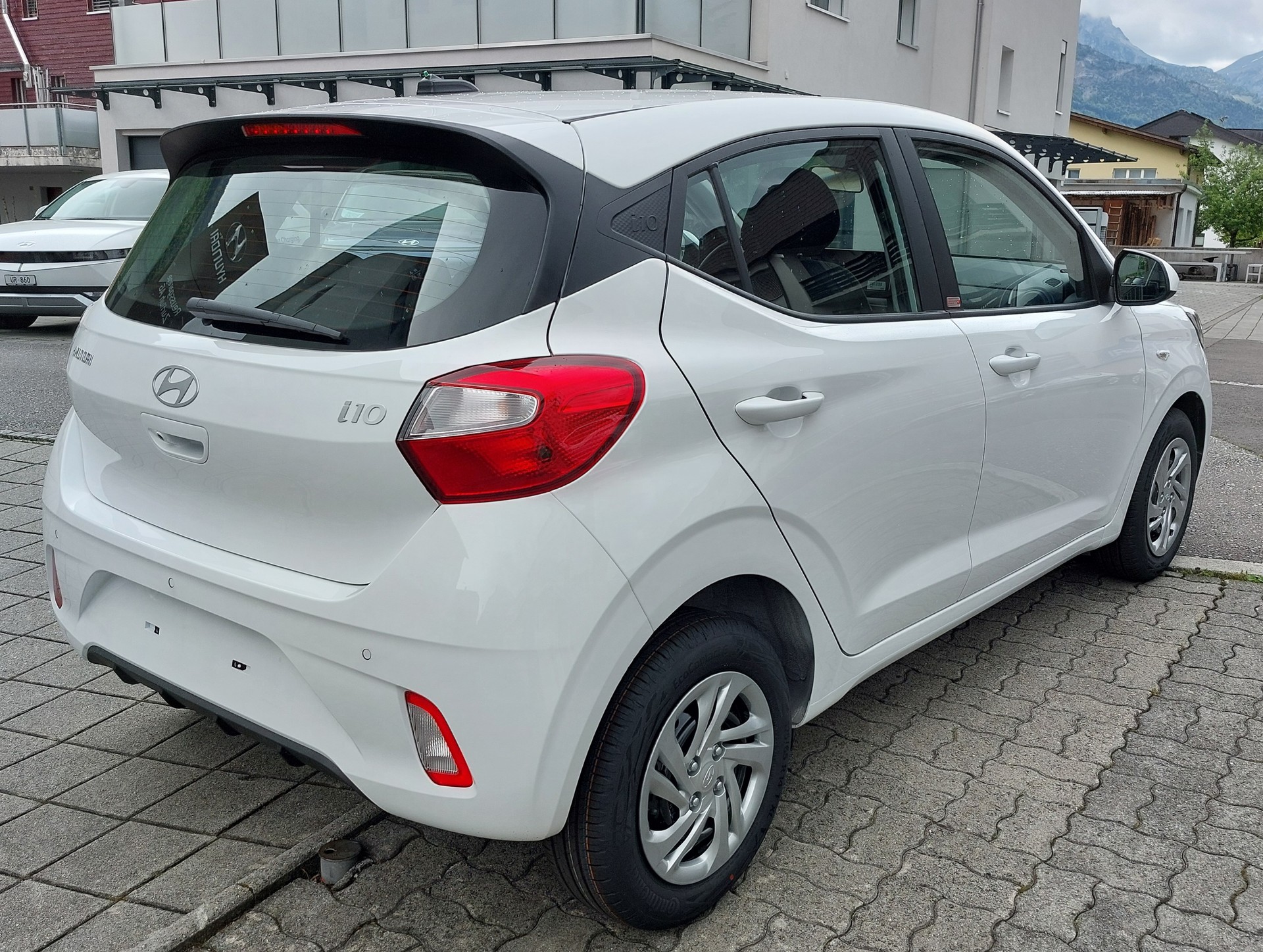 HYUNDAI i10 Origo-image-2