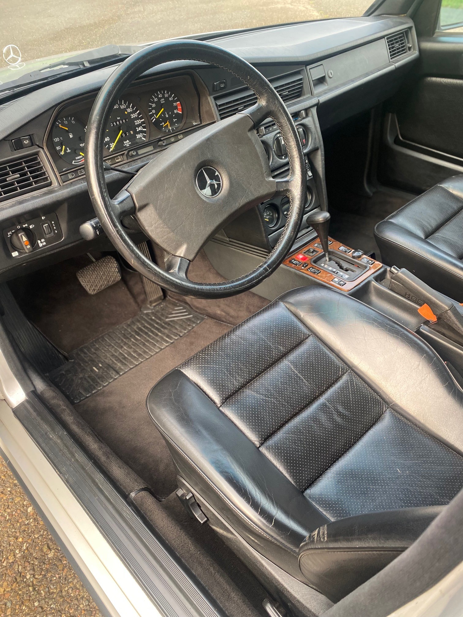 MERCEDES-BENZ 190 E 2.5-16 Automatic-image-8