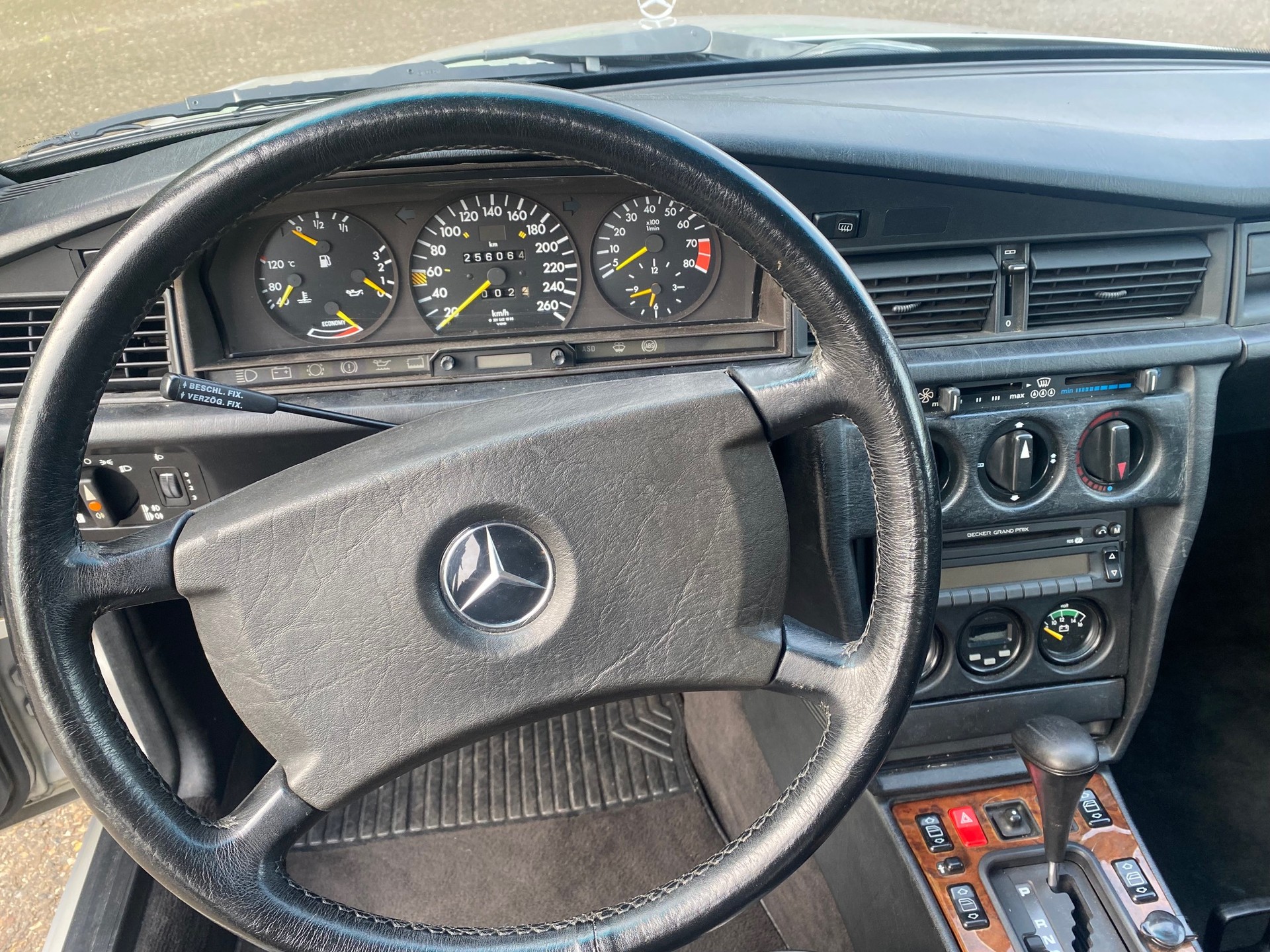 MERCEDES-BENZ 190 E 2.5-16 Automatic-image-9