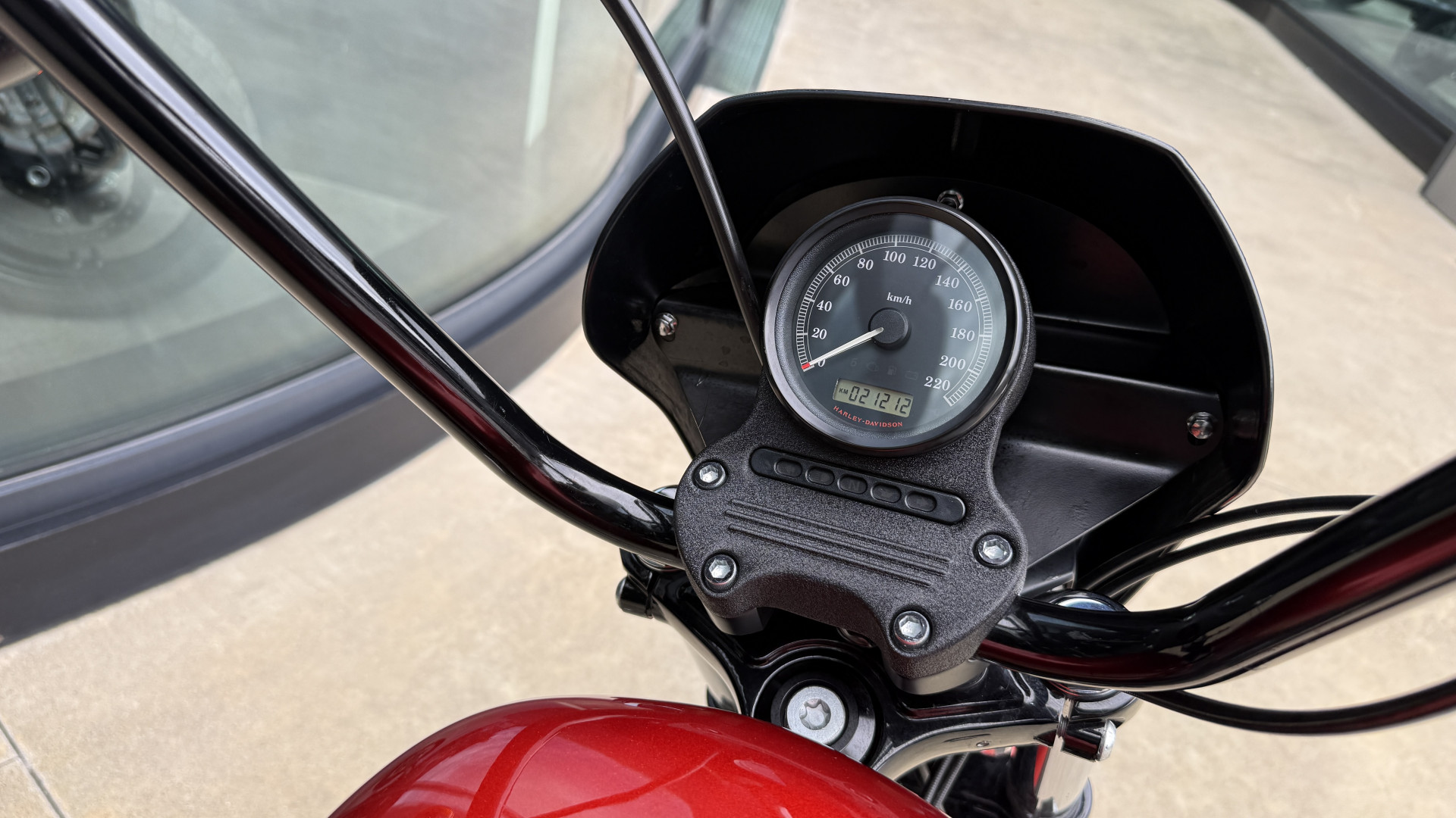 HARLEY-DAVIDSON XL 883 N Sportster Iron-showroom-element-2