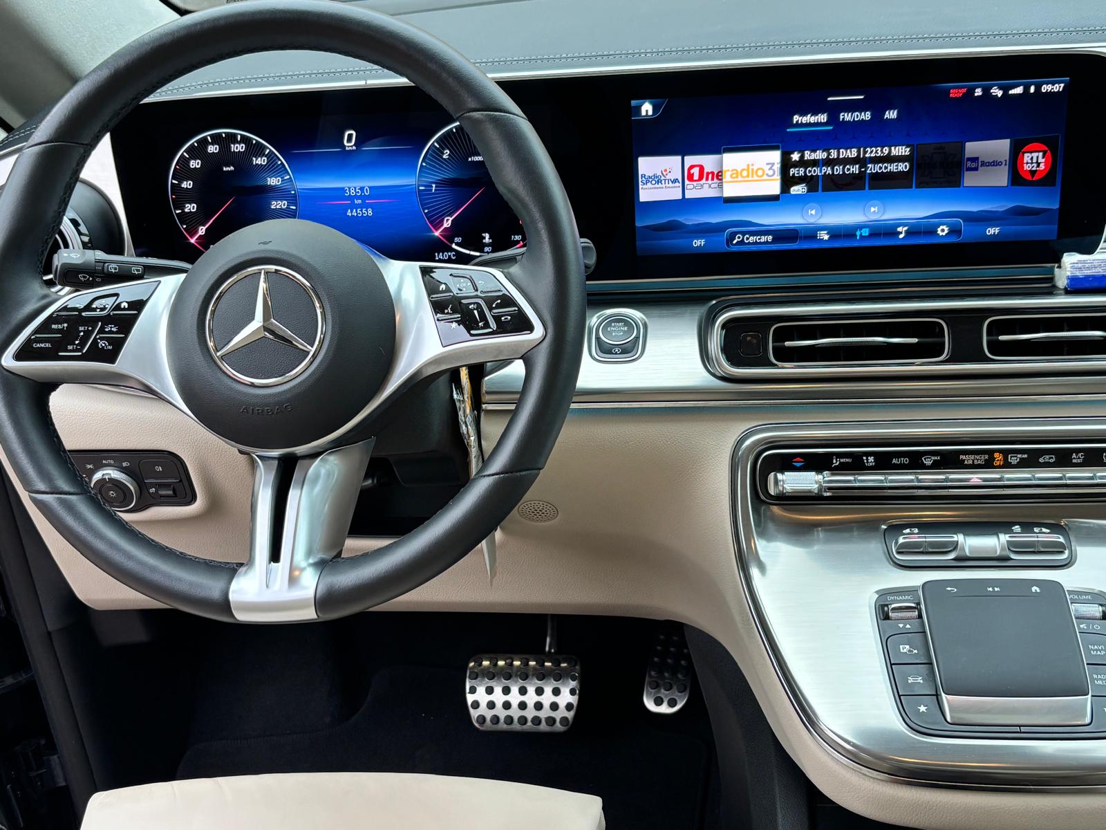 MERCEDES-BENZ V 300 d lang Exclusive 4Matic 9G-Tronic-image-4