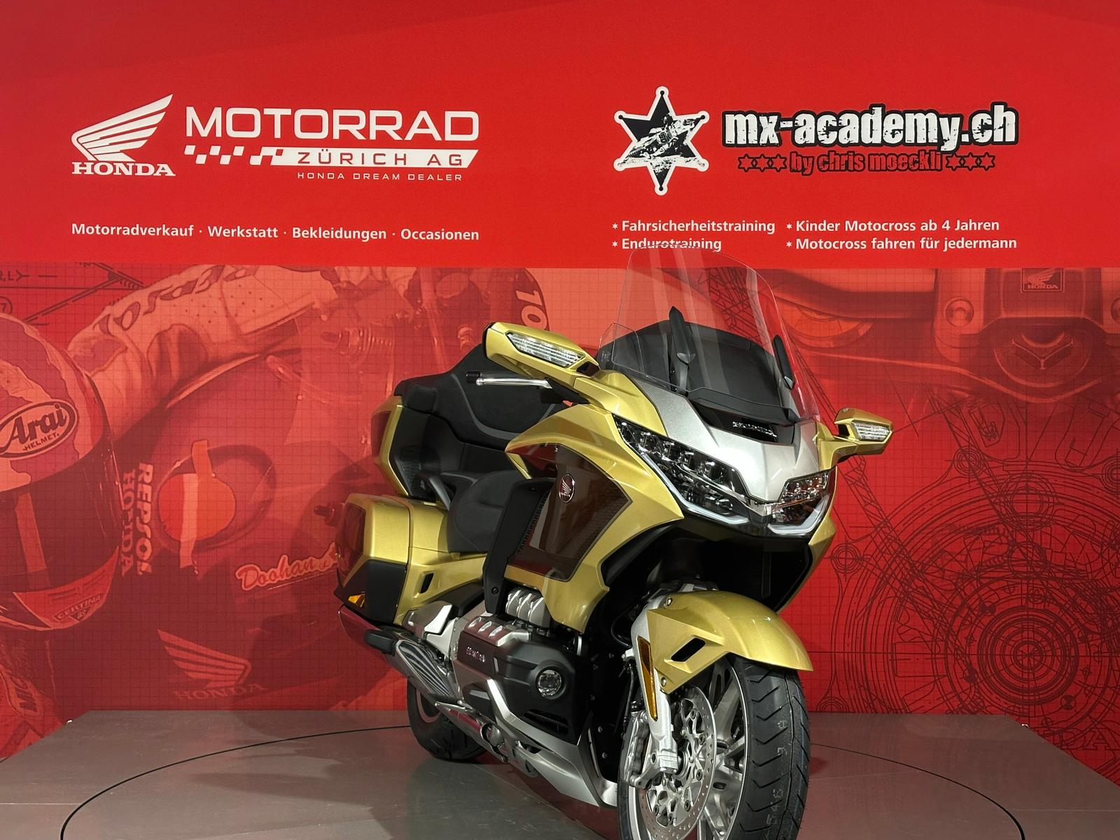 HONDA Gold Wing *Eternal Gold*-showroom-element-2