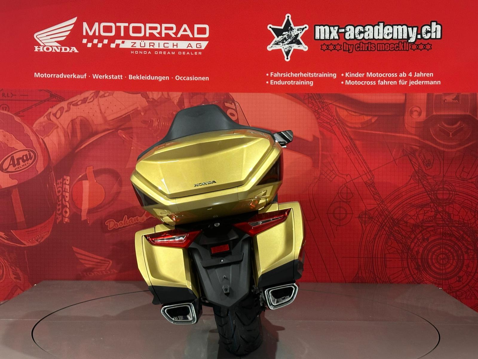 HONDA Gold Wing *Eternal Gold*-showroom-element-3