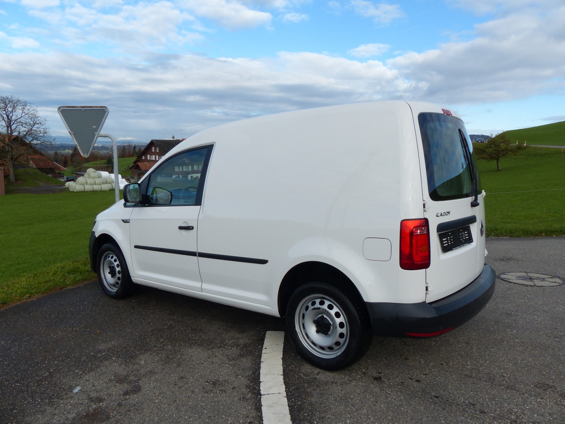 VW Caddy 2.0TDI BlueMotion Technology DSG-image-9