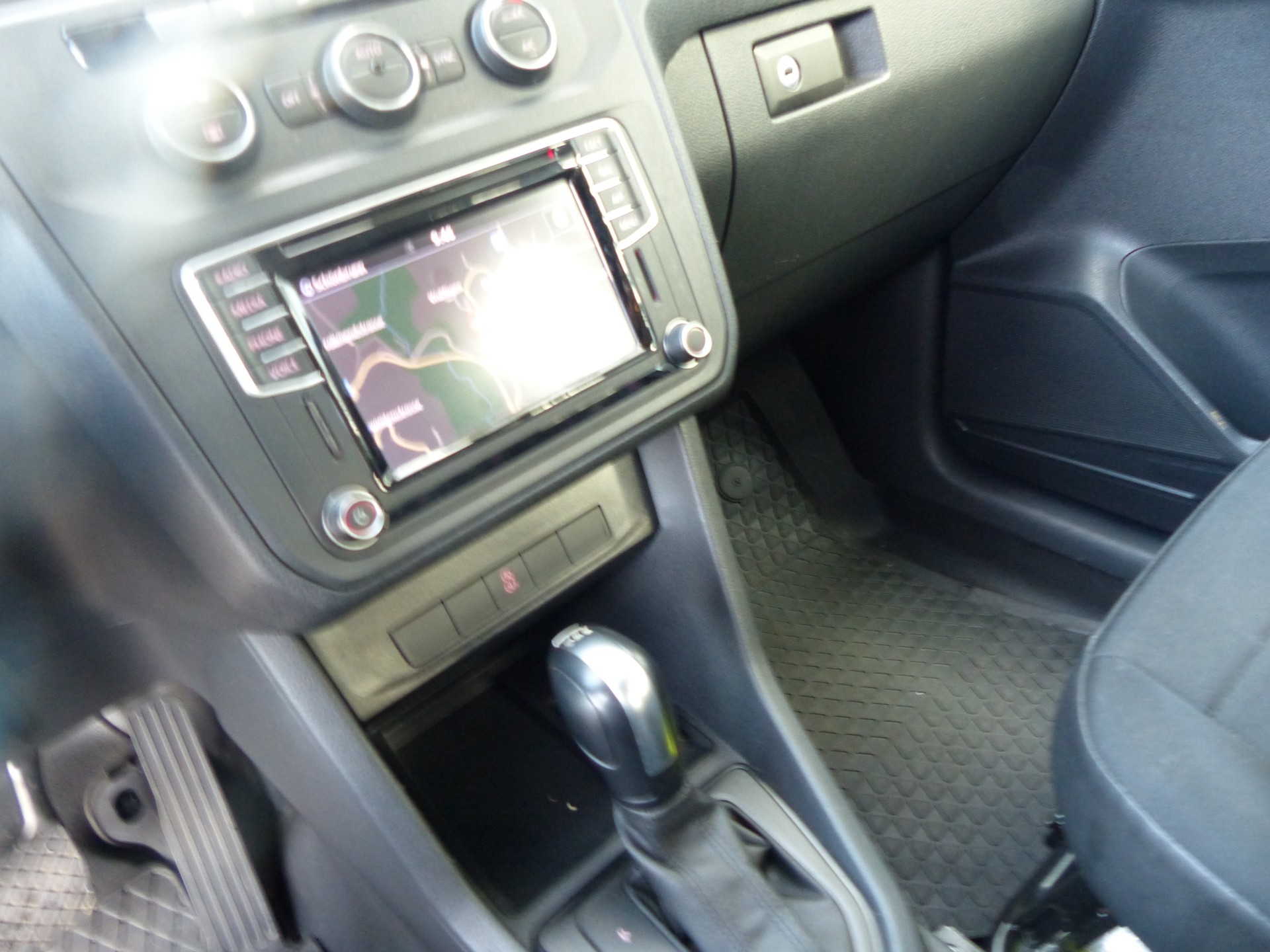 VW Caddy 2.0TDI BlueMotion Technology DSG-image-17