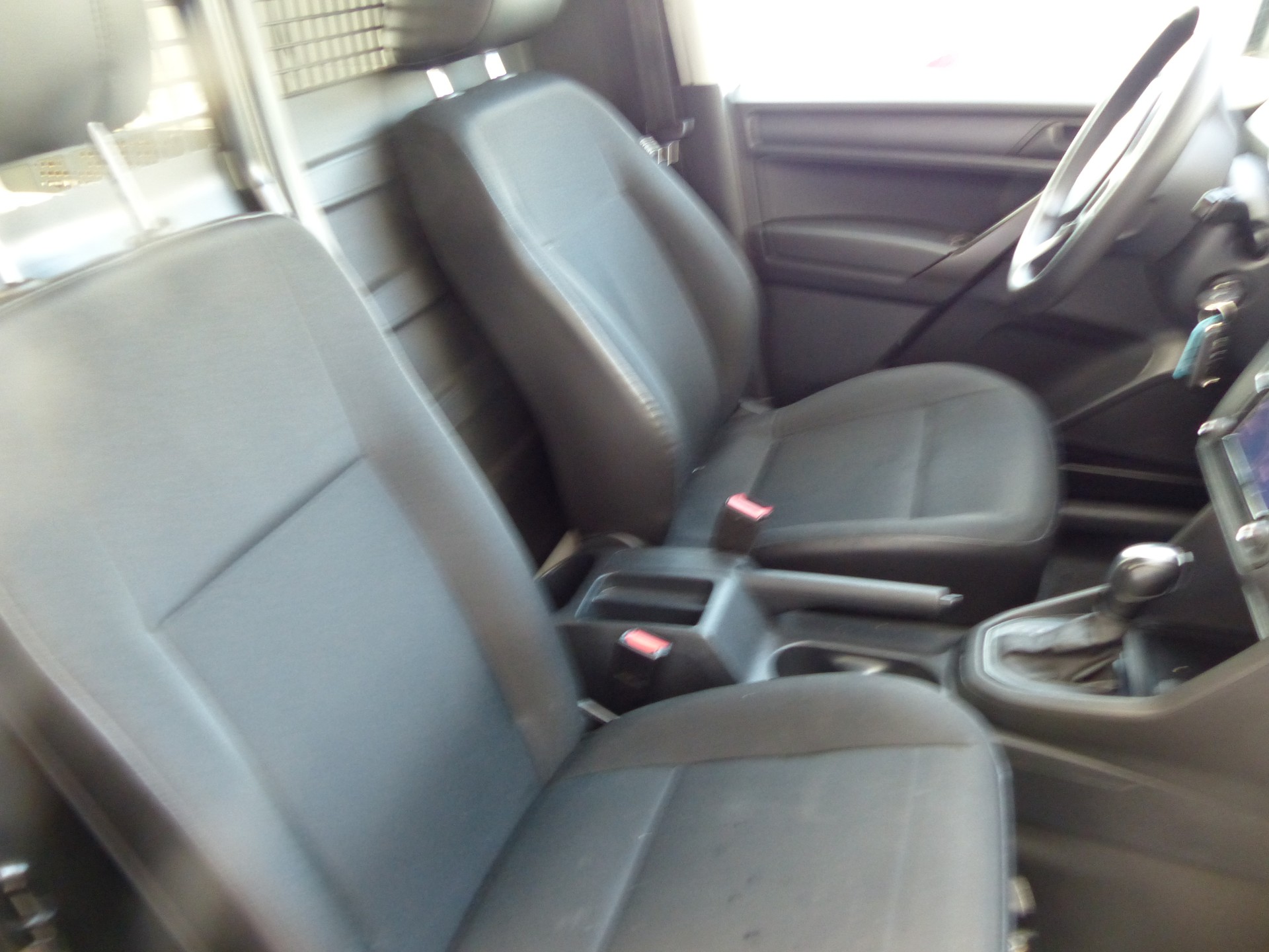 VW Caddy 2.0TDI BlueMotion Technology DSG-image-24