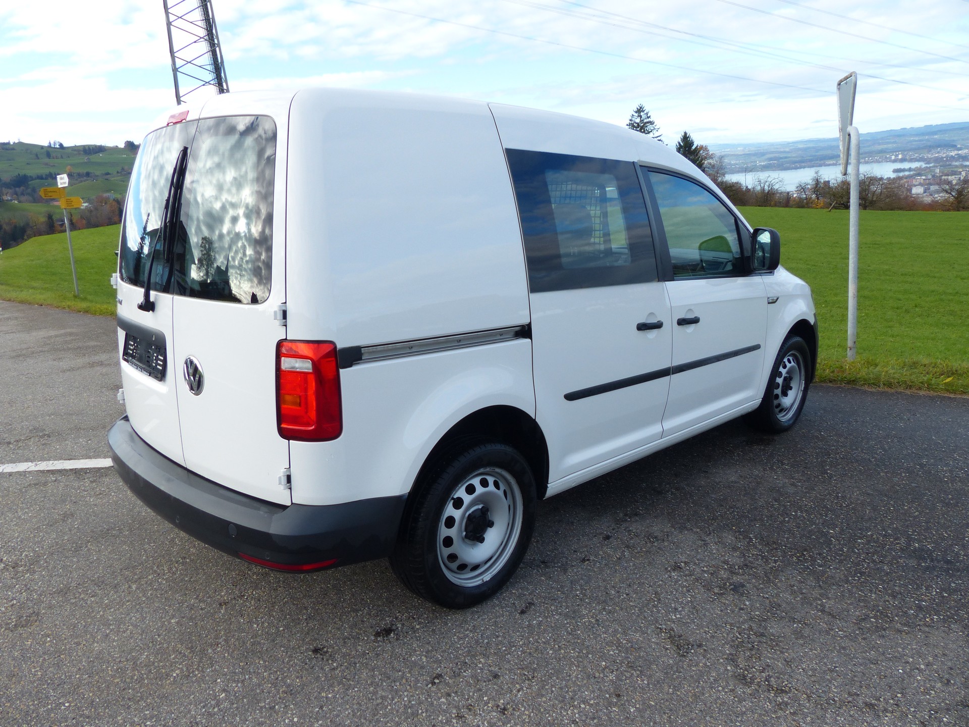 VW Caddy 2.0TDI BlueMotion Technology DSG-image-8