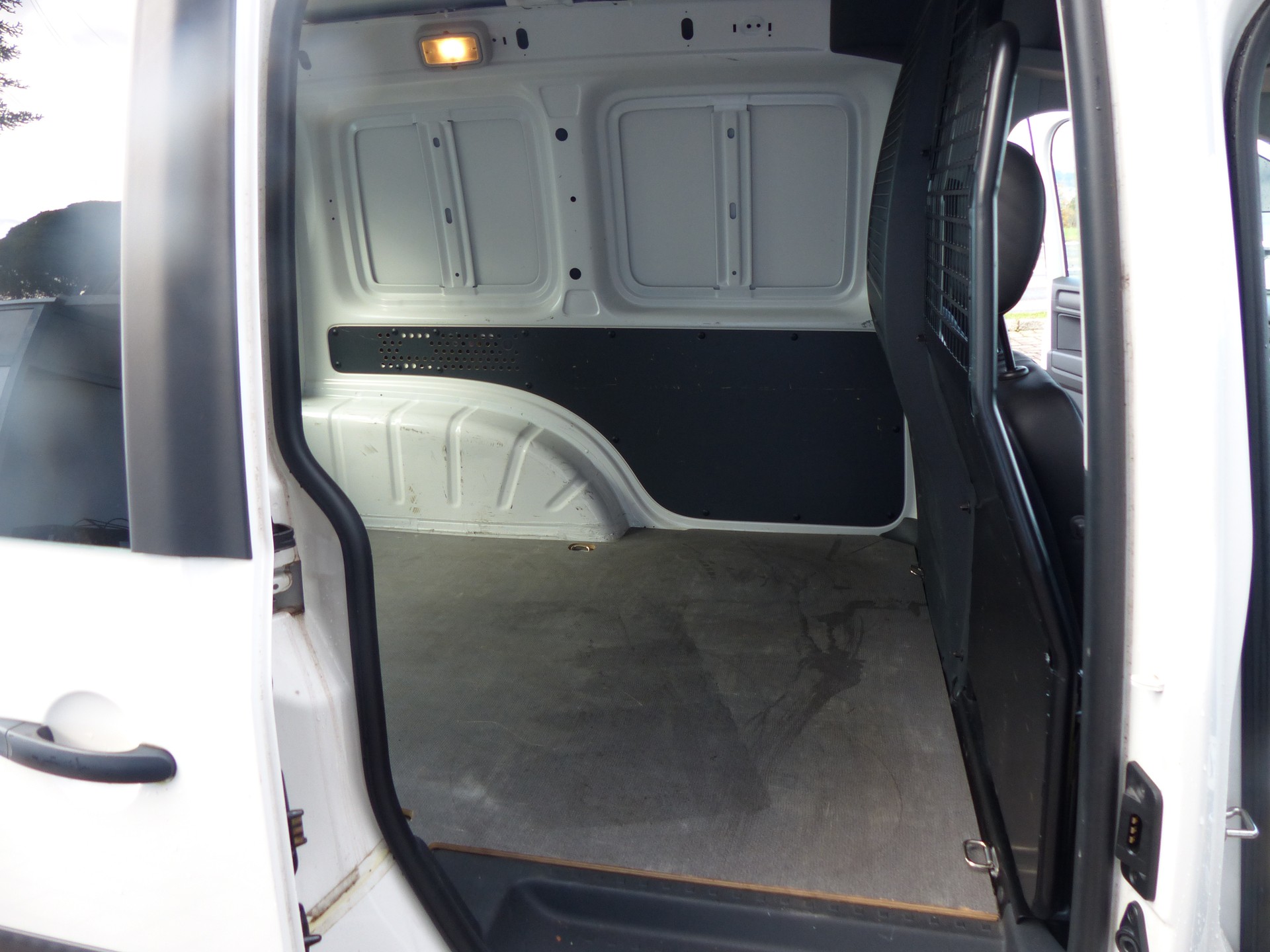 VW Caddy 2.0TDI BlueMotion Technology DSG-image-11