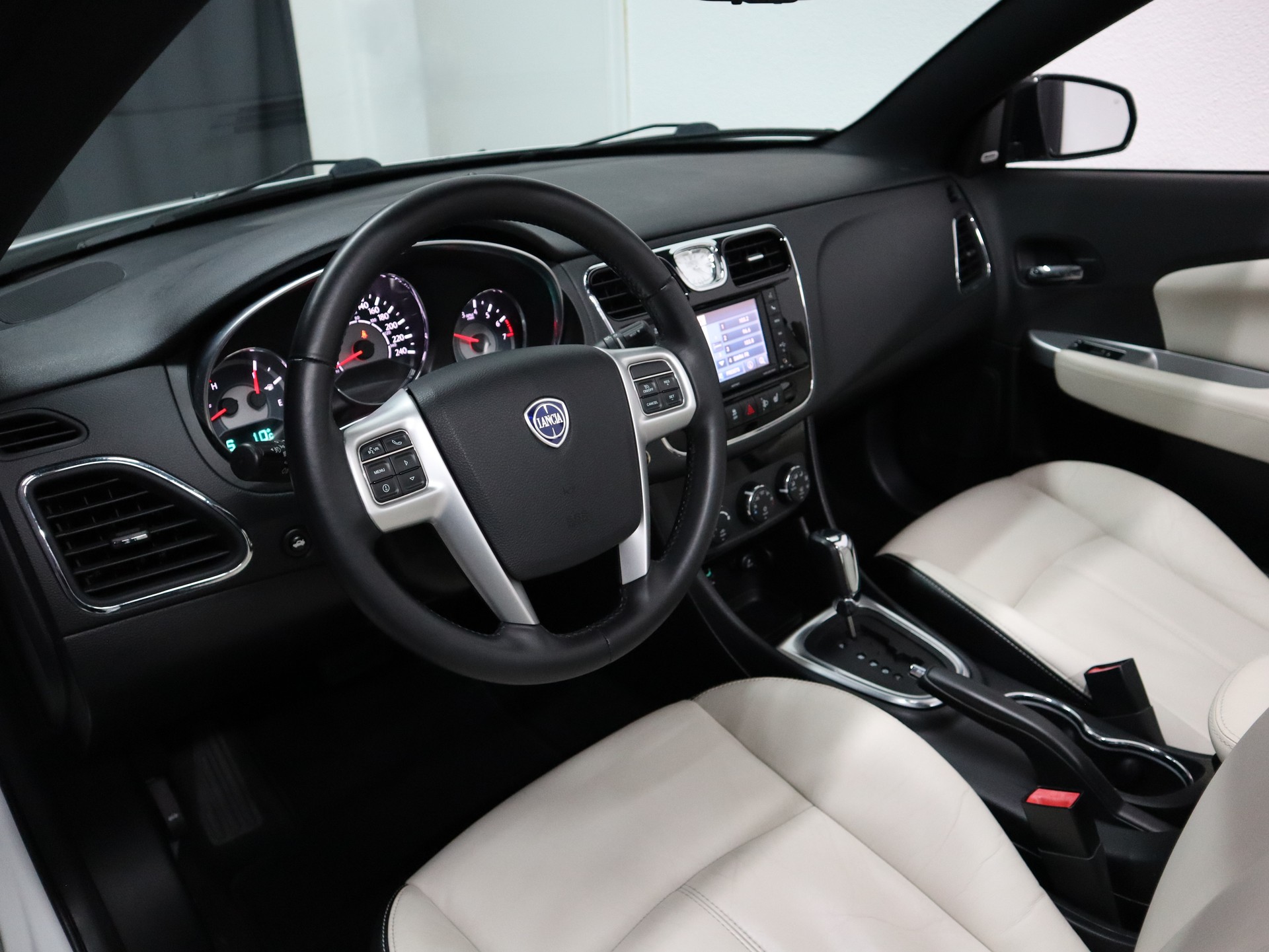 LANCIA Flavia 2.4 Automatic - Navi - Leder - LED - 170 PS-image-11