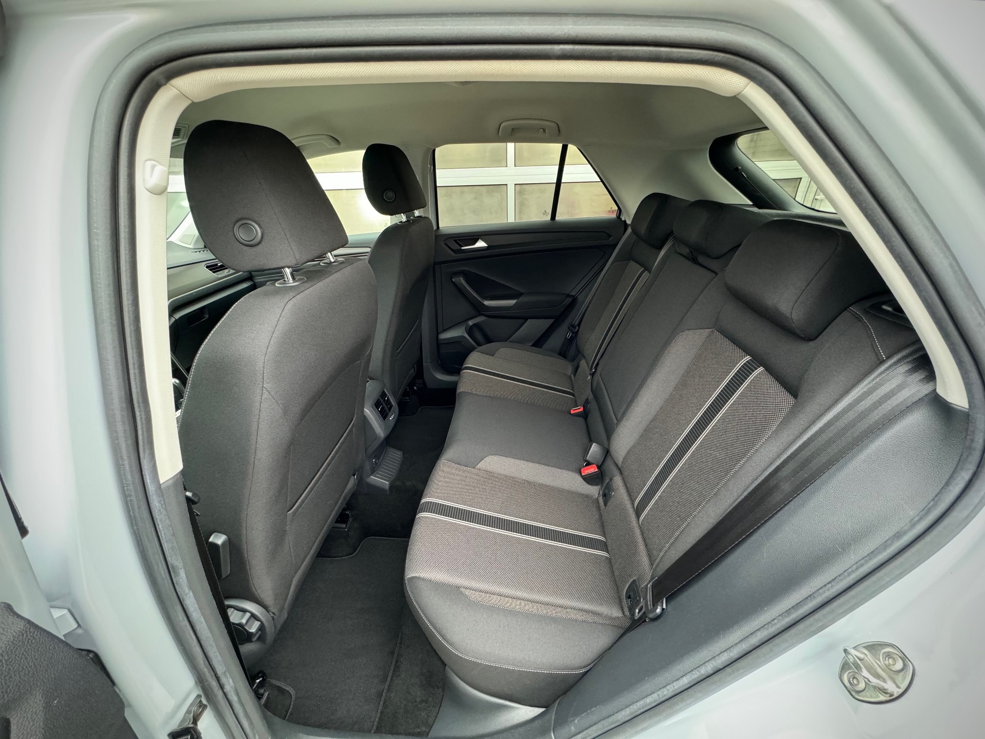 VW T-Roc 2.0 TSI Advance DSG 4Motion - Véhicule Suisse (CH)-image-7