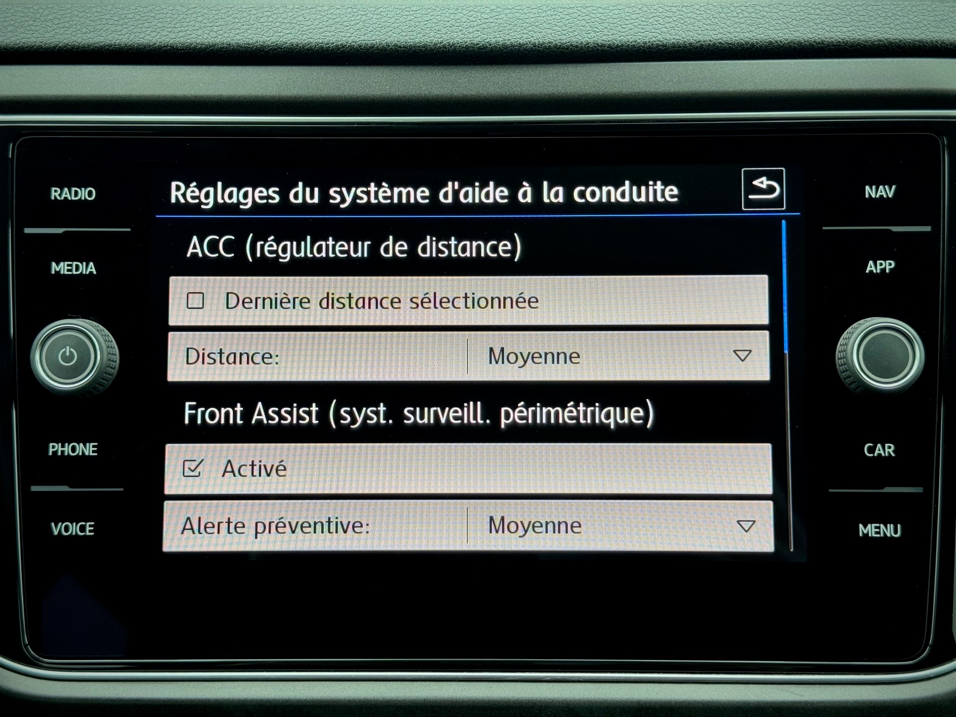 VW T-Roc 2.0 TSI Advance DSG 4Motion - Véhicule Suisse (CH)-image-10