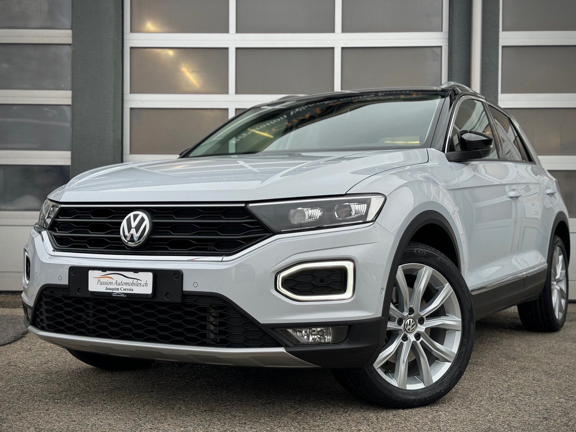 VW T-Roc 2.0 TSI Advance DSG 4Motion - Véhicule Suisse (CH)-image-0