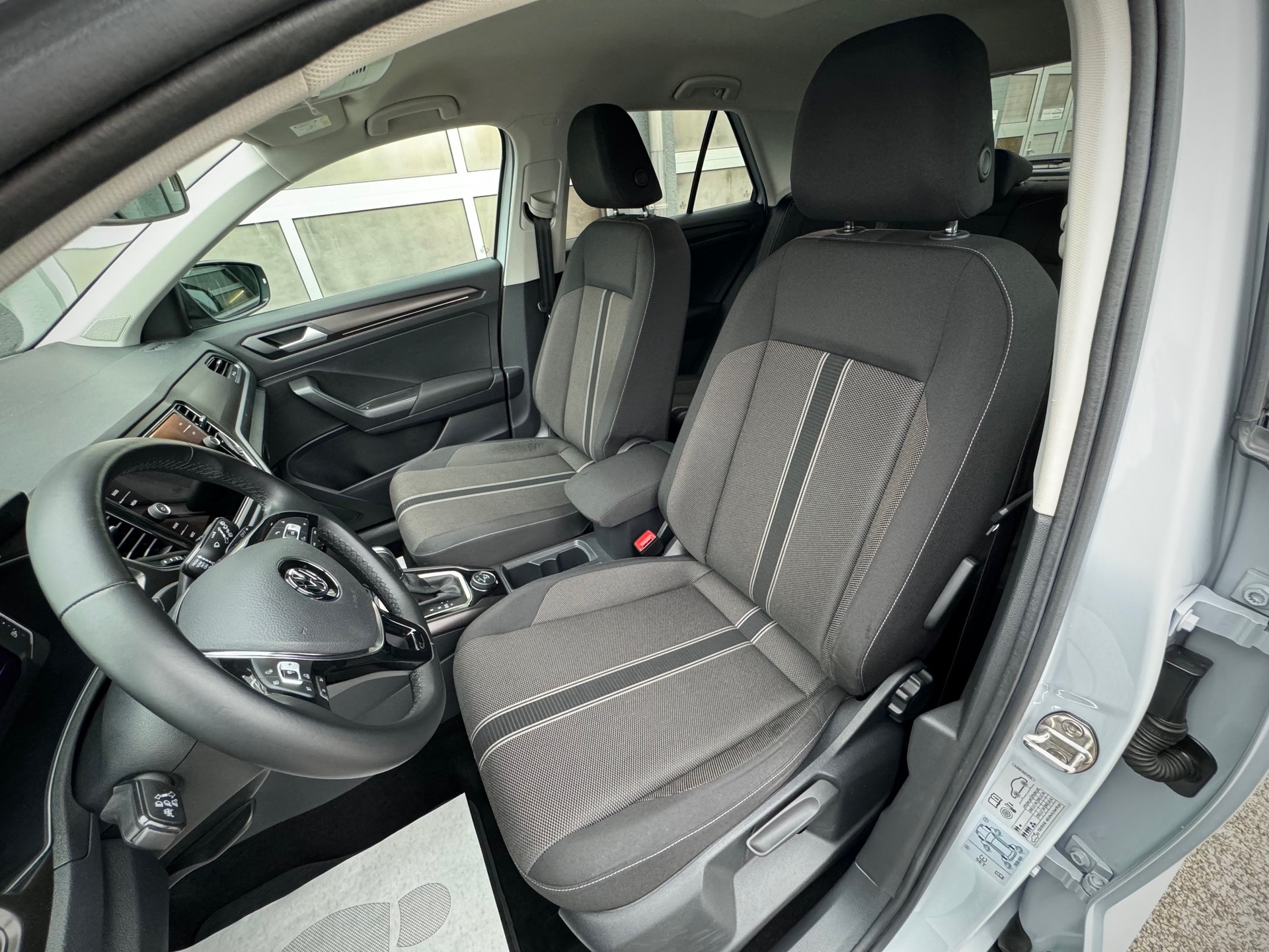 VW T-Roc 2.0 TSI Advance DSG 4Motion - Véhicule Suisse (CH)-image-6