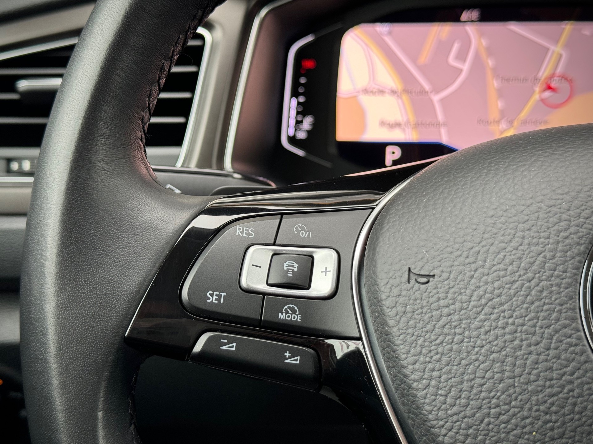 VW T-Roc 2.0 TSI Advance DSG 4Motion - Véhicule Suisse (CH)-image-8