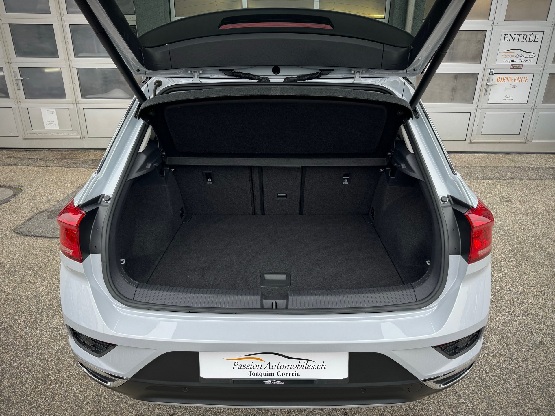 VW T-Roc 2.0 TSI Advance DSG 4Motion - Véhicule Suisse (CH)-image-14