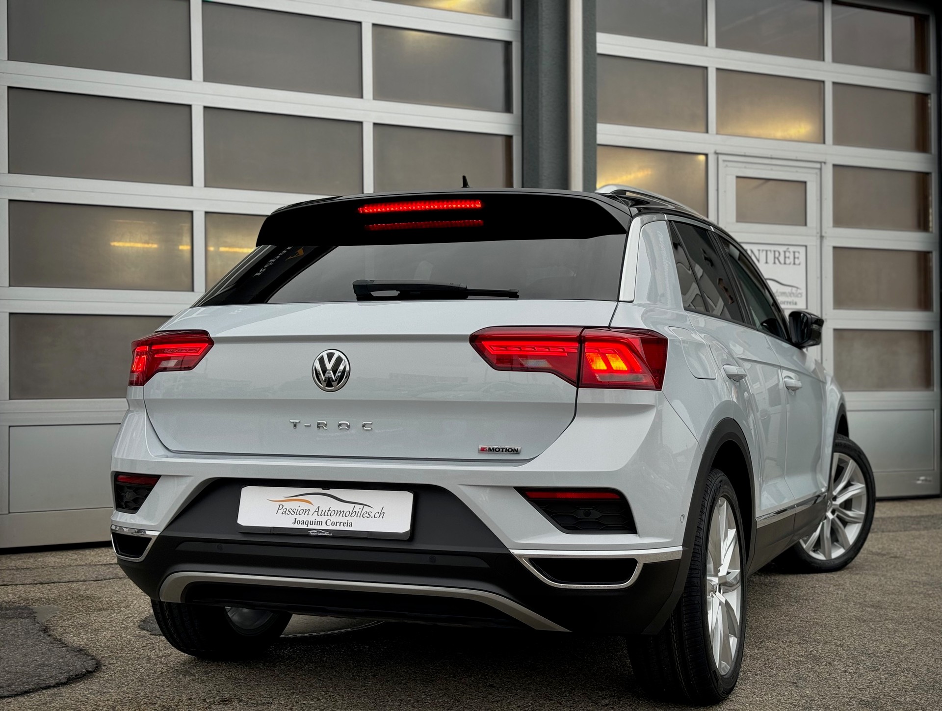 VW T-Roc 2.0 TSI Advance DSG 4Motion - Véhicule Suisse (CH)-image-1