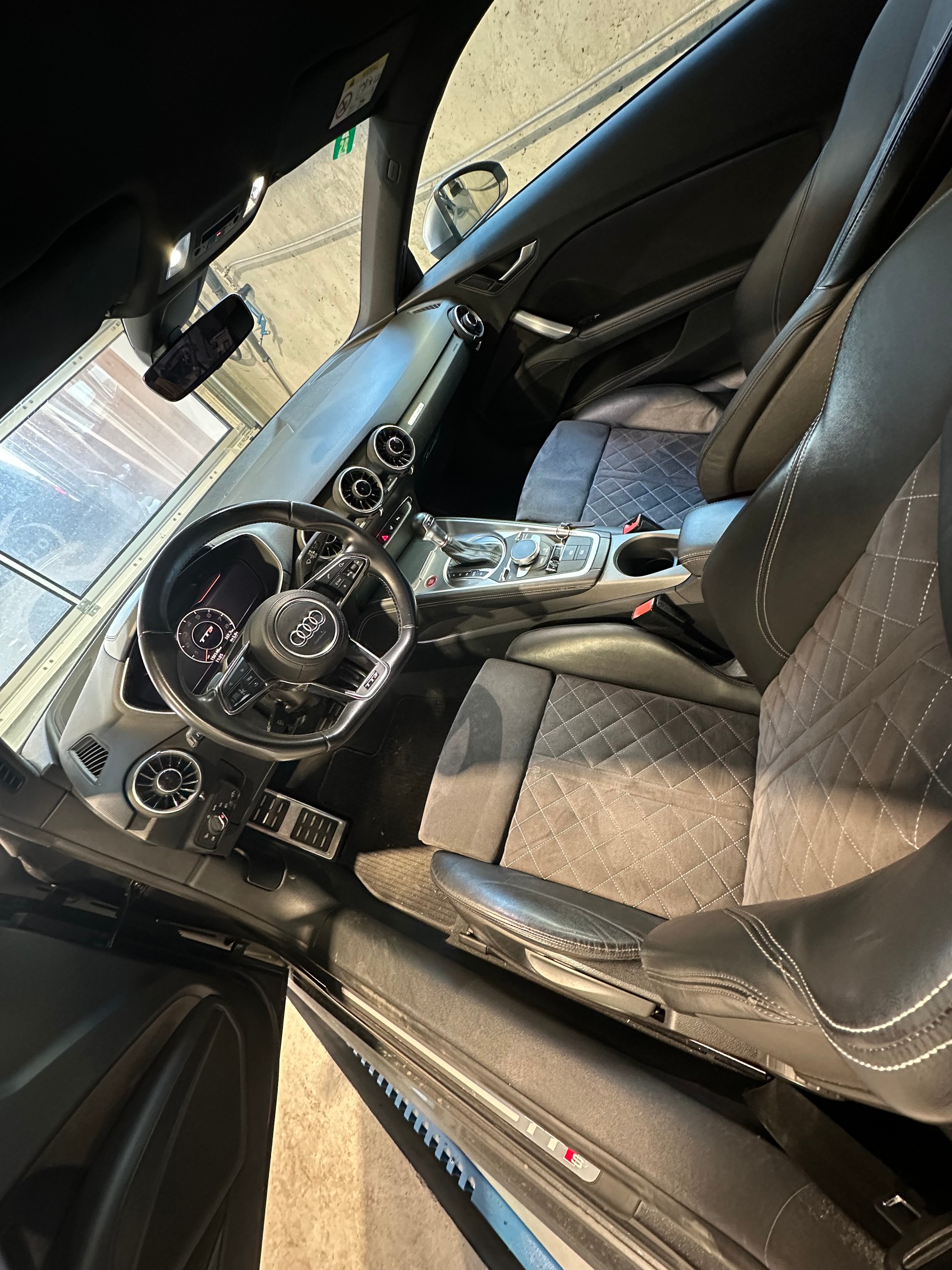 AUDI TTS Coupé 2.0 TFSI quattro S-tronic-image-4