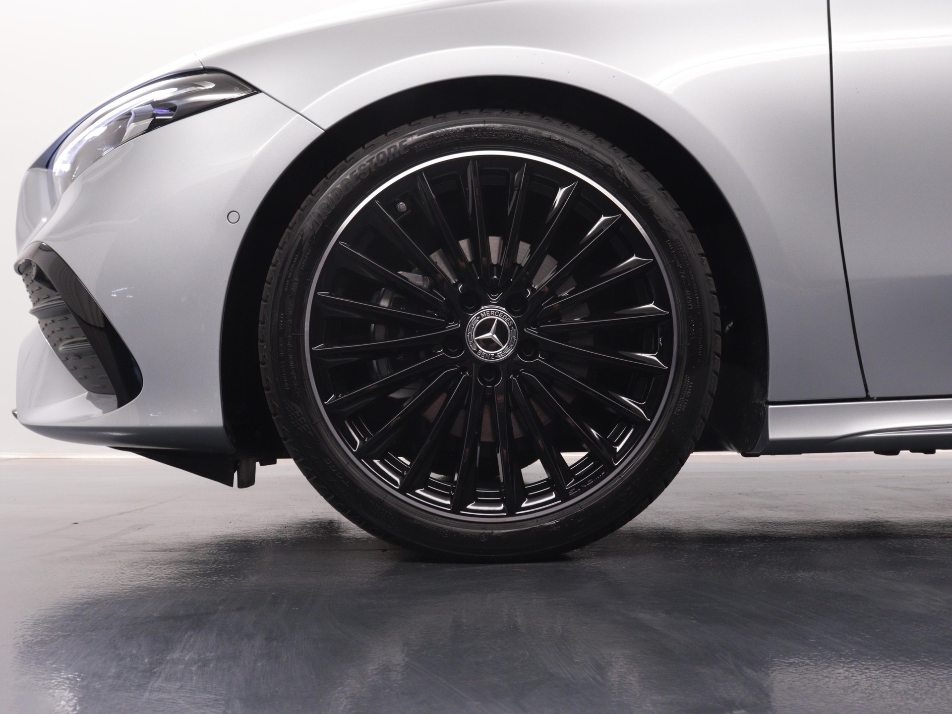 MERCEDES-BENZ A 200 Night Star AMG Line-image-11