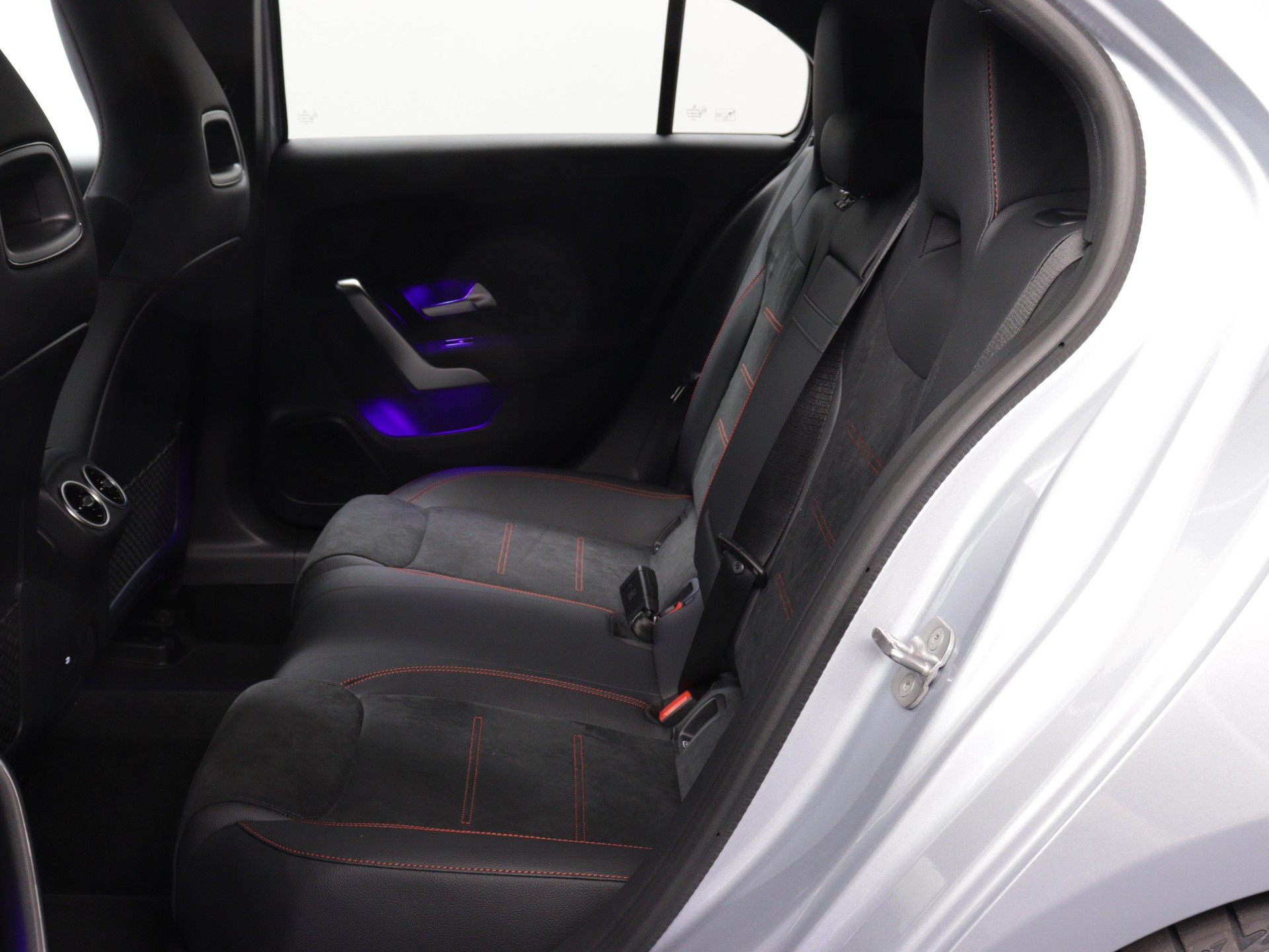 MERCEDES-BENZ A 200 Night Star AMG Line-image-10
