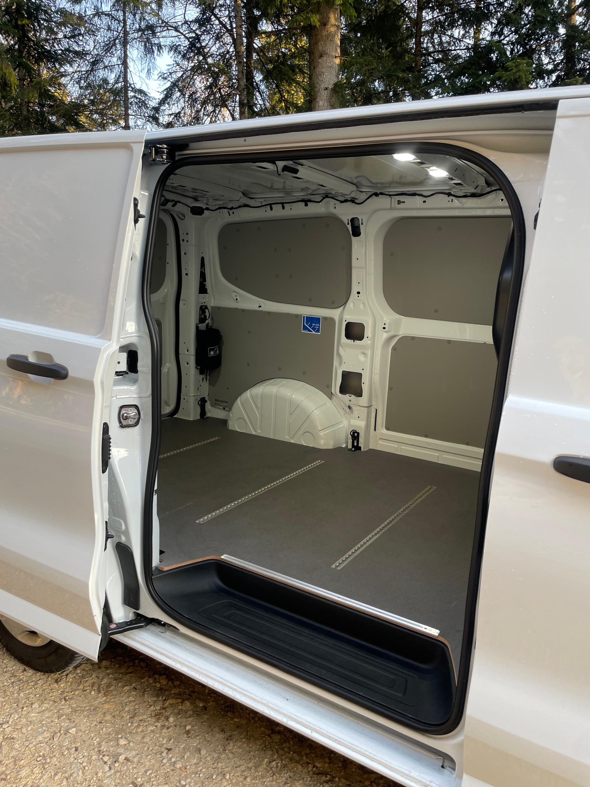 FORD TRANSIT CUSTOM-image-8