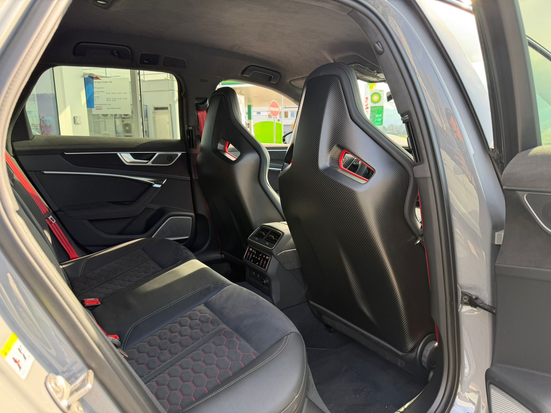 AUDI RS6 Avant 4.0 TFSI V8 Performance quattro-image-11