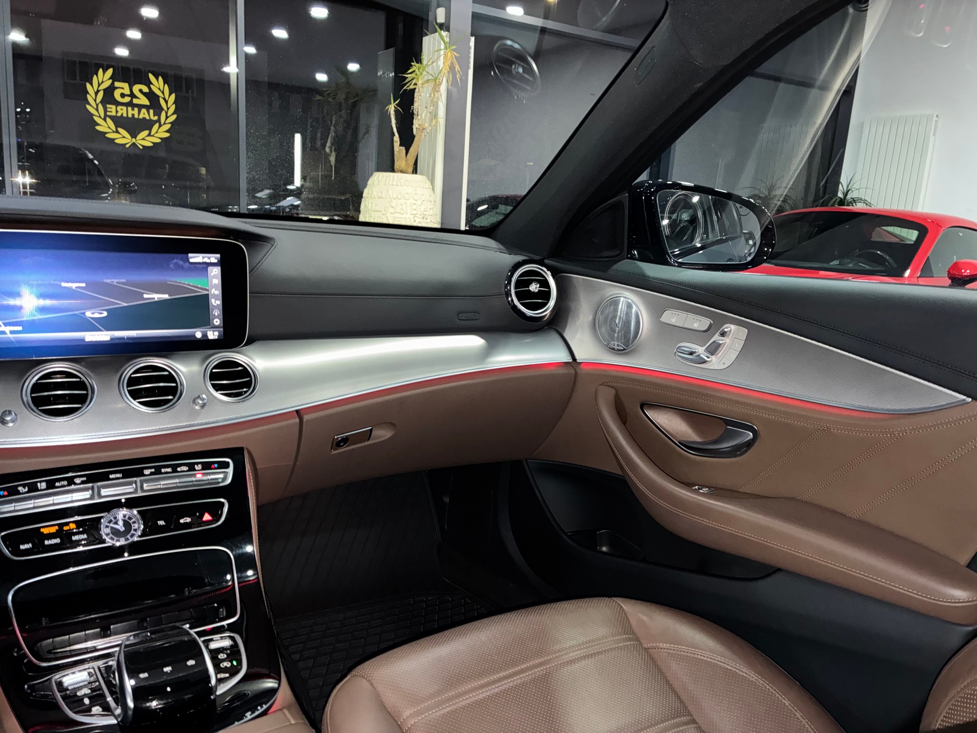 MERCEDES-BENZ E 43 AMG 4 Matic 9G-Tronic-image-9