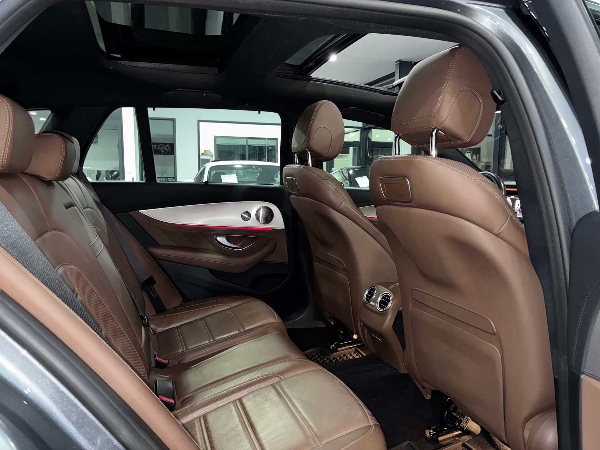 MERCEDES-BENZ E 43 AMG 4 Matic 9G-Tronic-image-11