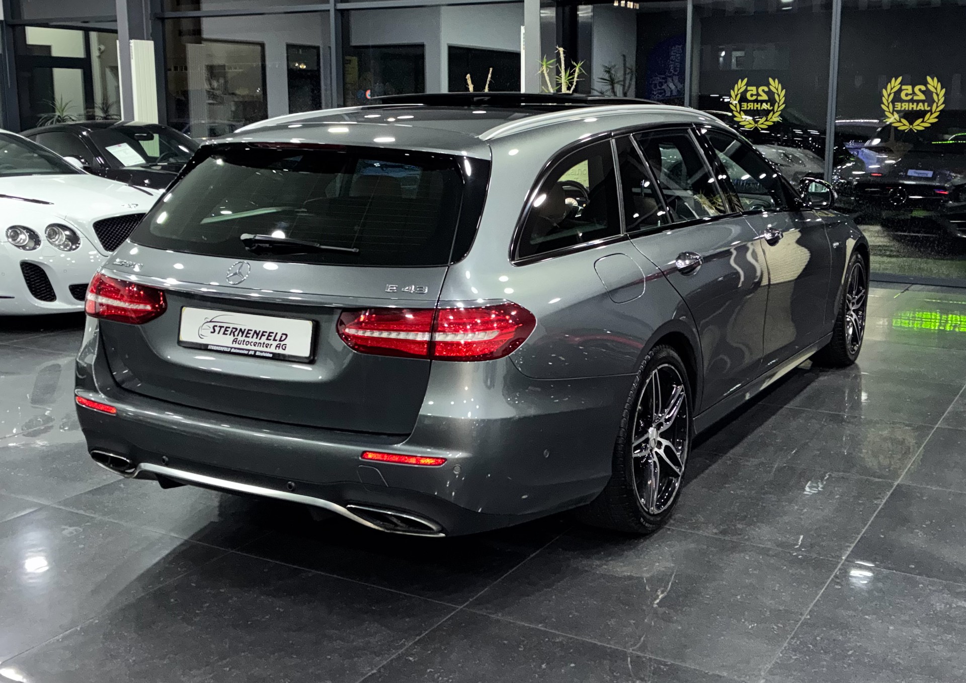 MERCEDES-BENZ E 43 AMG 4 Matic 9G-Tronic-image-4
