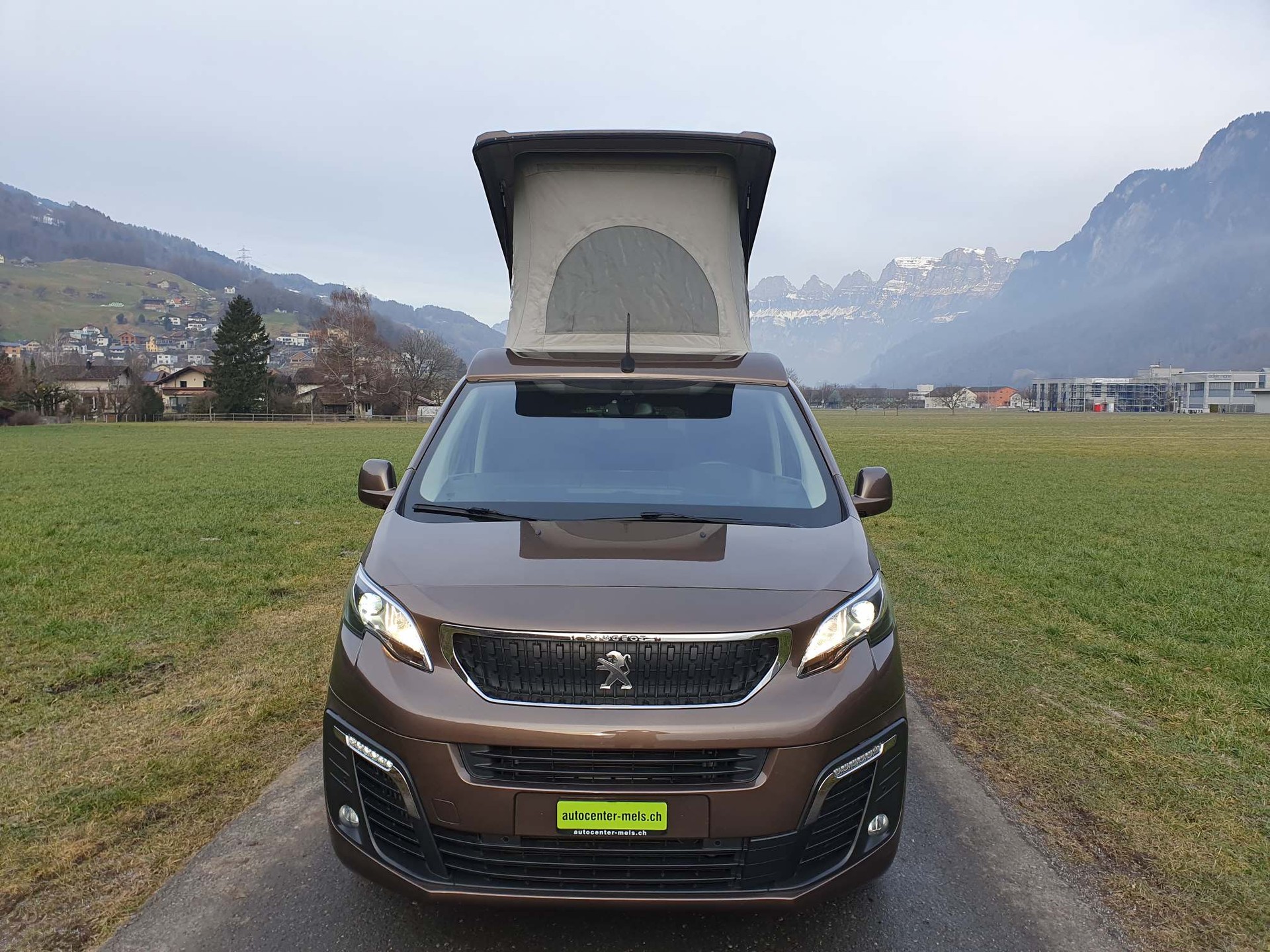 PEUGEOT Boxer Bravia Swan 495 140 PS EAT-image-2