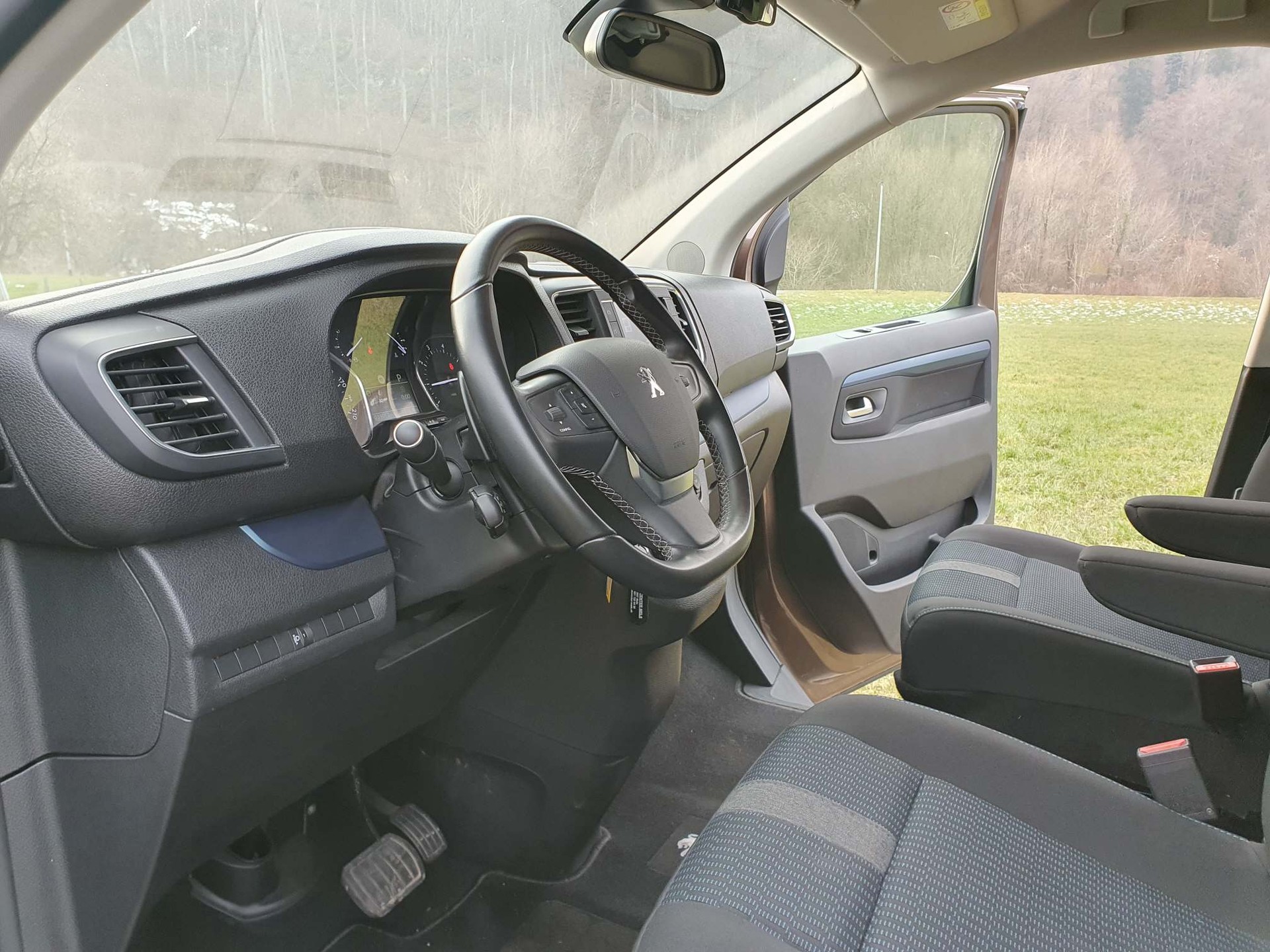 PEUGEOT Boxer Bravia Swan 495 140 PS EAT-image-9