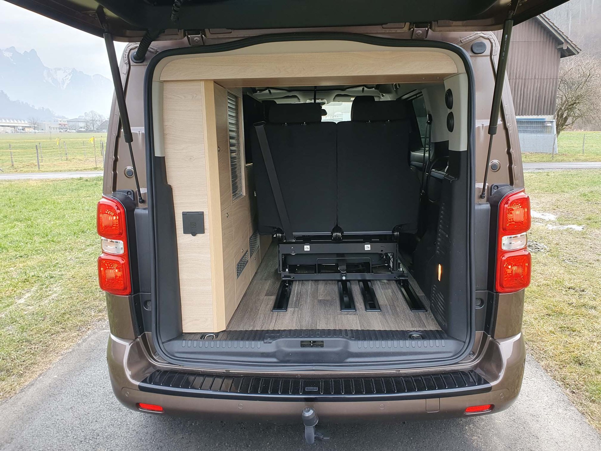 PEUGEOT Boxer Bravia Swan 495 140 PS EAT-image-8